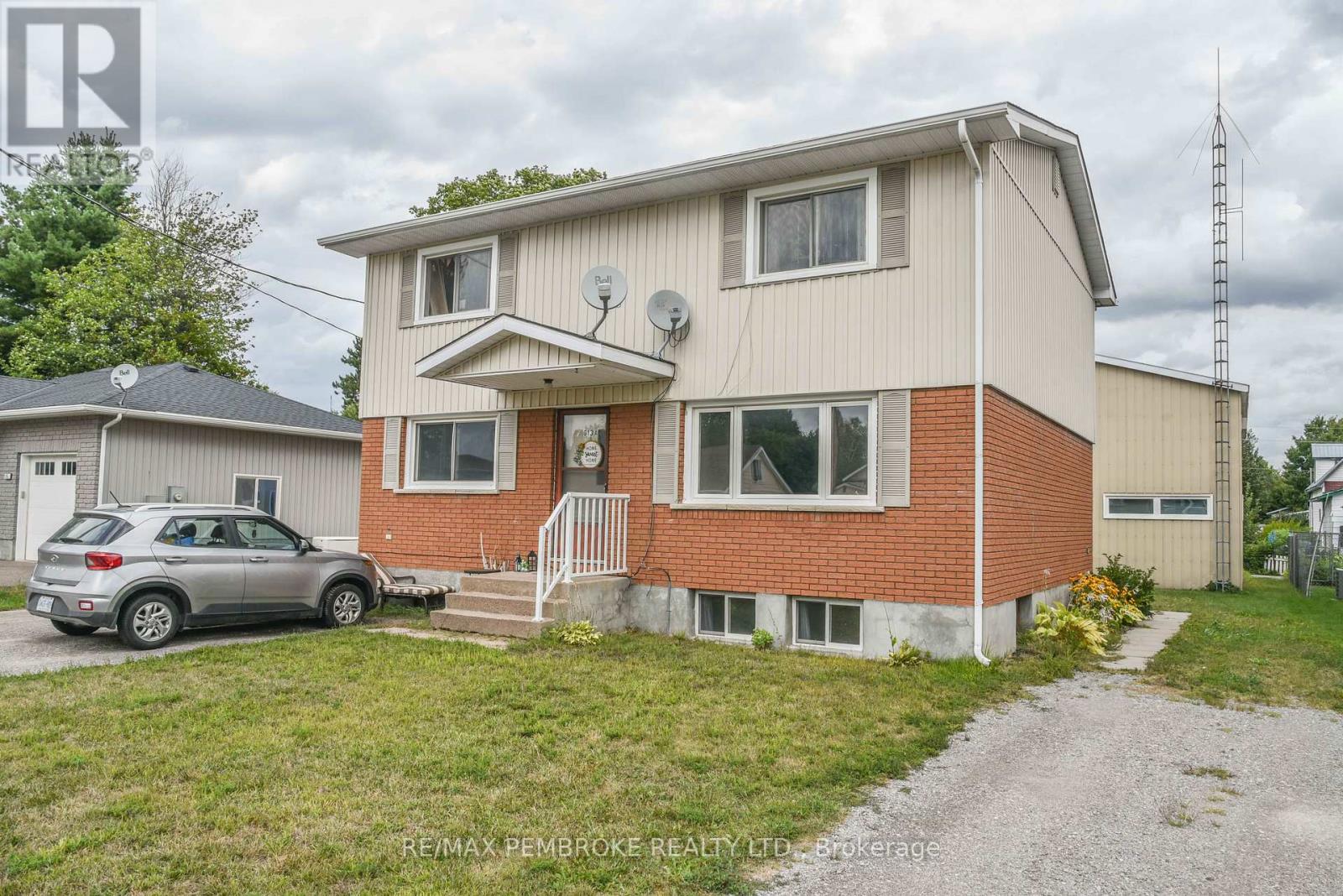 613 JOE STREET, Laurentian Valley, Ontario