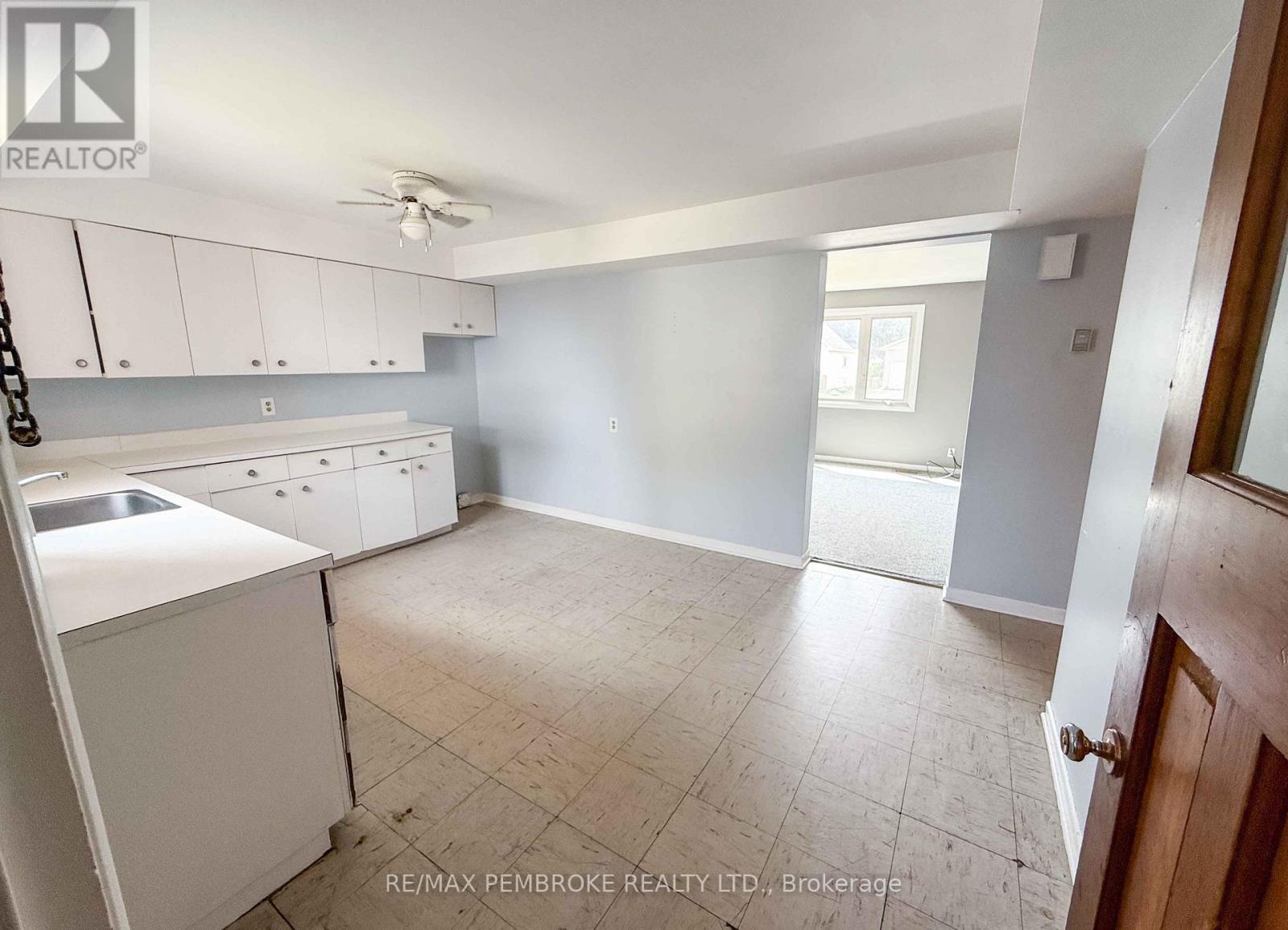 613 Joe Street, Laurentian Valley, Ontario  K8A 6S6 - Photo 11 - X12395486