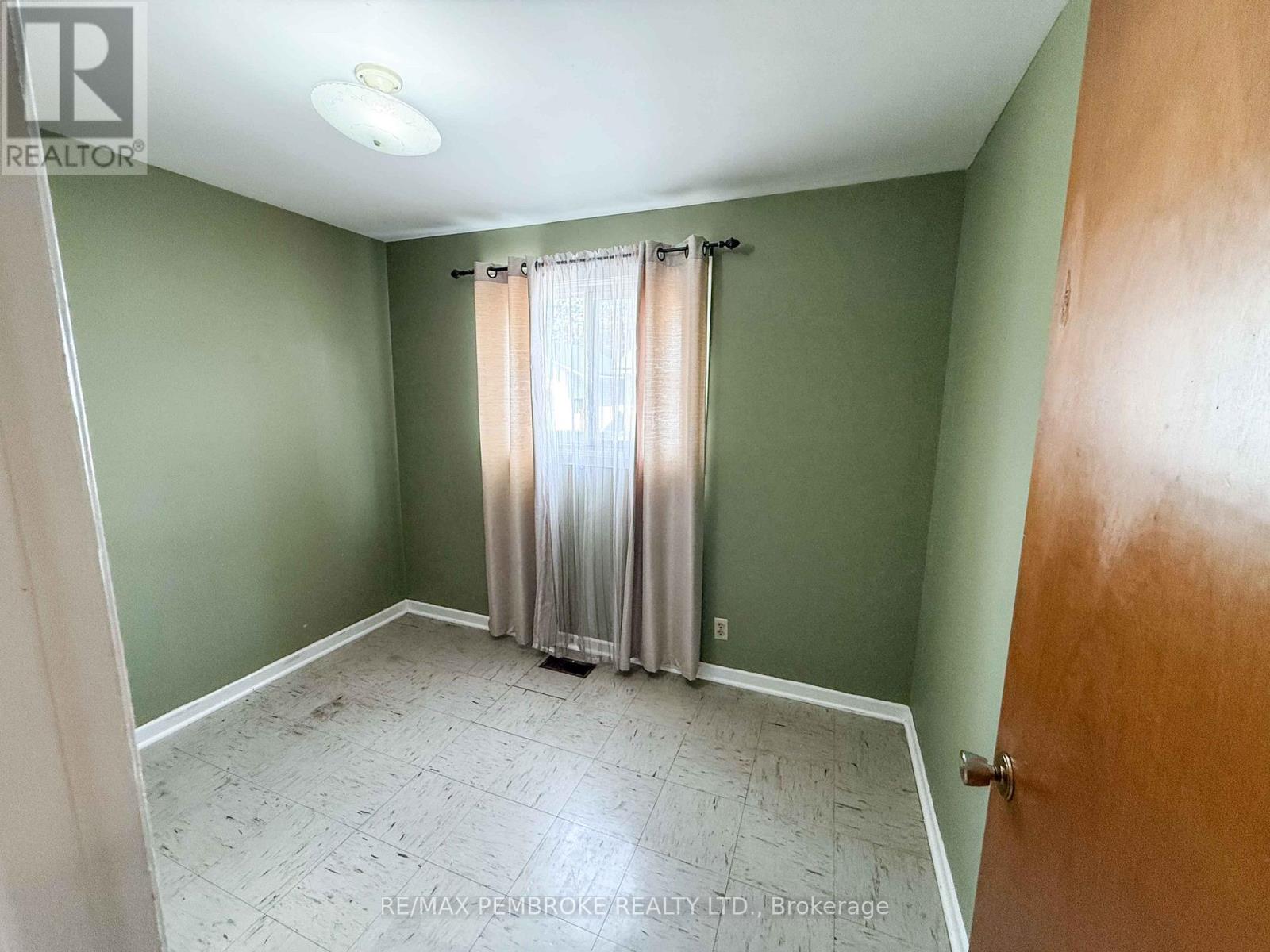 613 Joe Street, Laurentian Valley, Ontario  K8A 6S6 - Photo 21 - X12395486