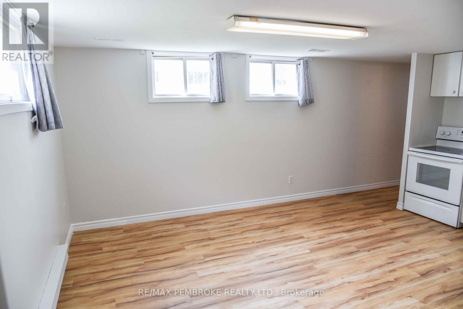 613 Joe Street, Laurentian Valley, Ontario  K8A 6S6 - Photo 27 - X12395486