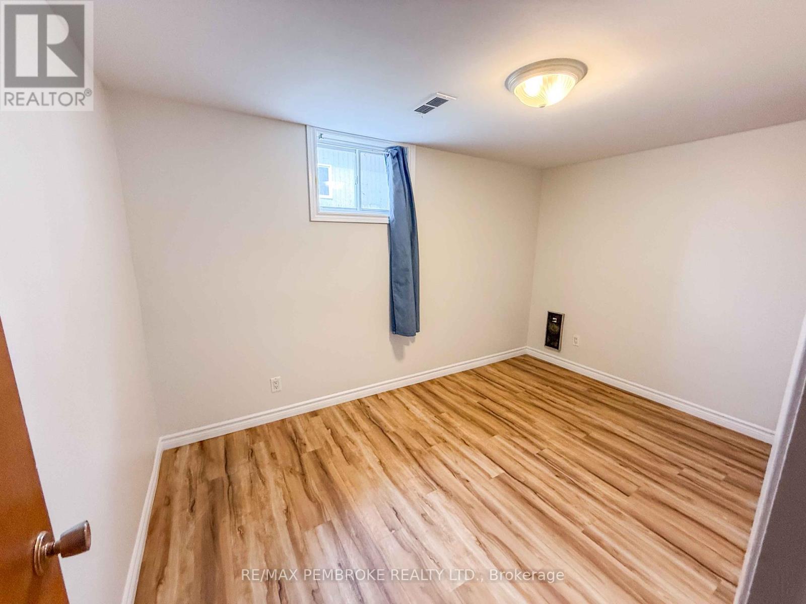 613 Joe Street, Laurentian Valley, Ontario  K8A 6S6 - Photo 29 - X12395486