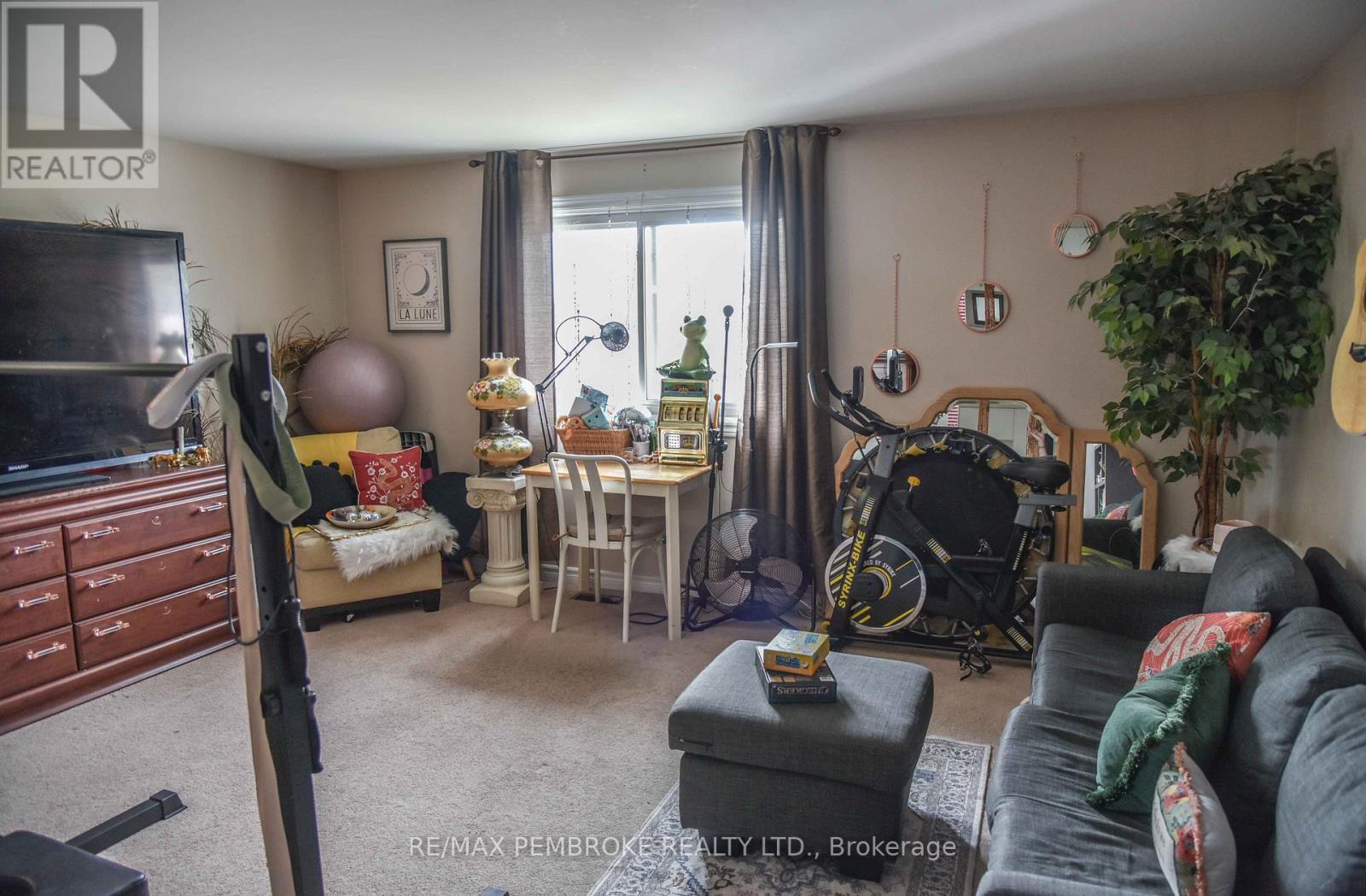 613 Joe Street, Laurentian Valley, Ontario  K8A 6S6 - Photo 6 - X12395486