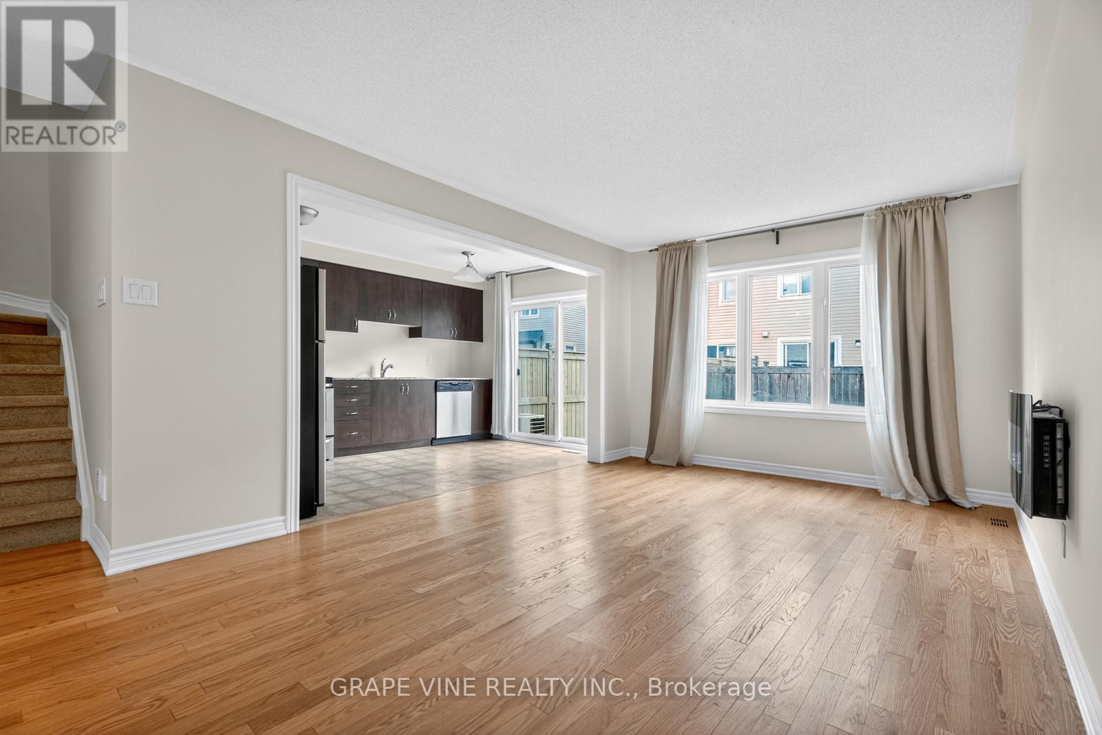 317 Song Sparrow Street, Ottawa, Ontario  K2J 0T5 - Photo 10 - X12395504