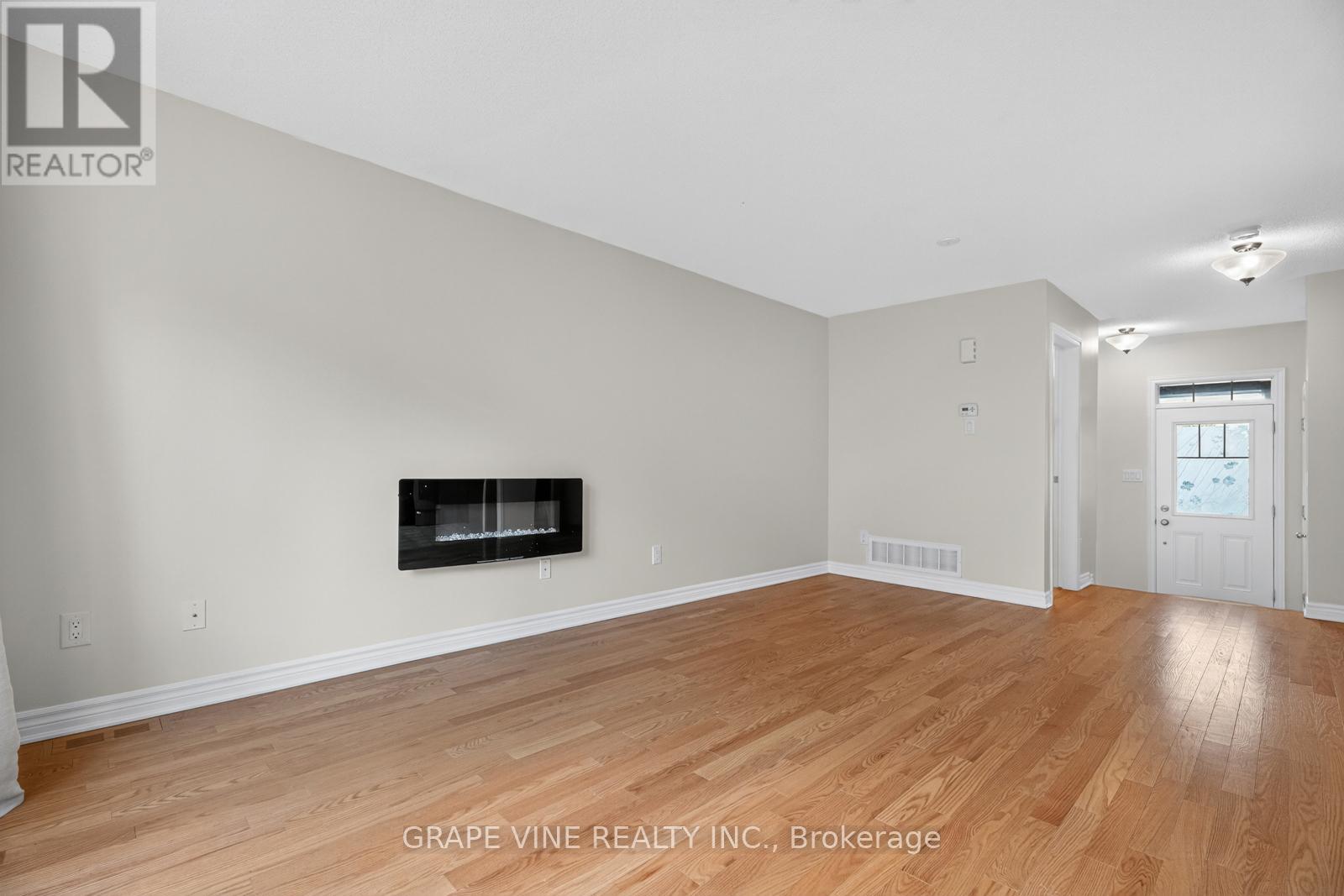 317 Song Sparrow Street, Ottawa, Ontario  K2J 0T5 - Photo 11 - X12395504