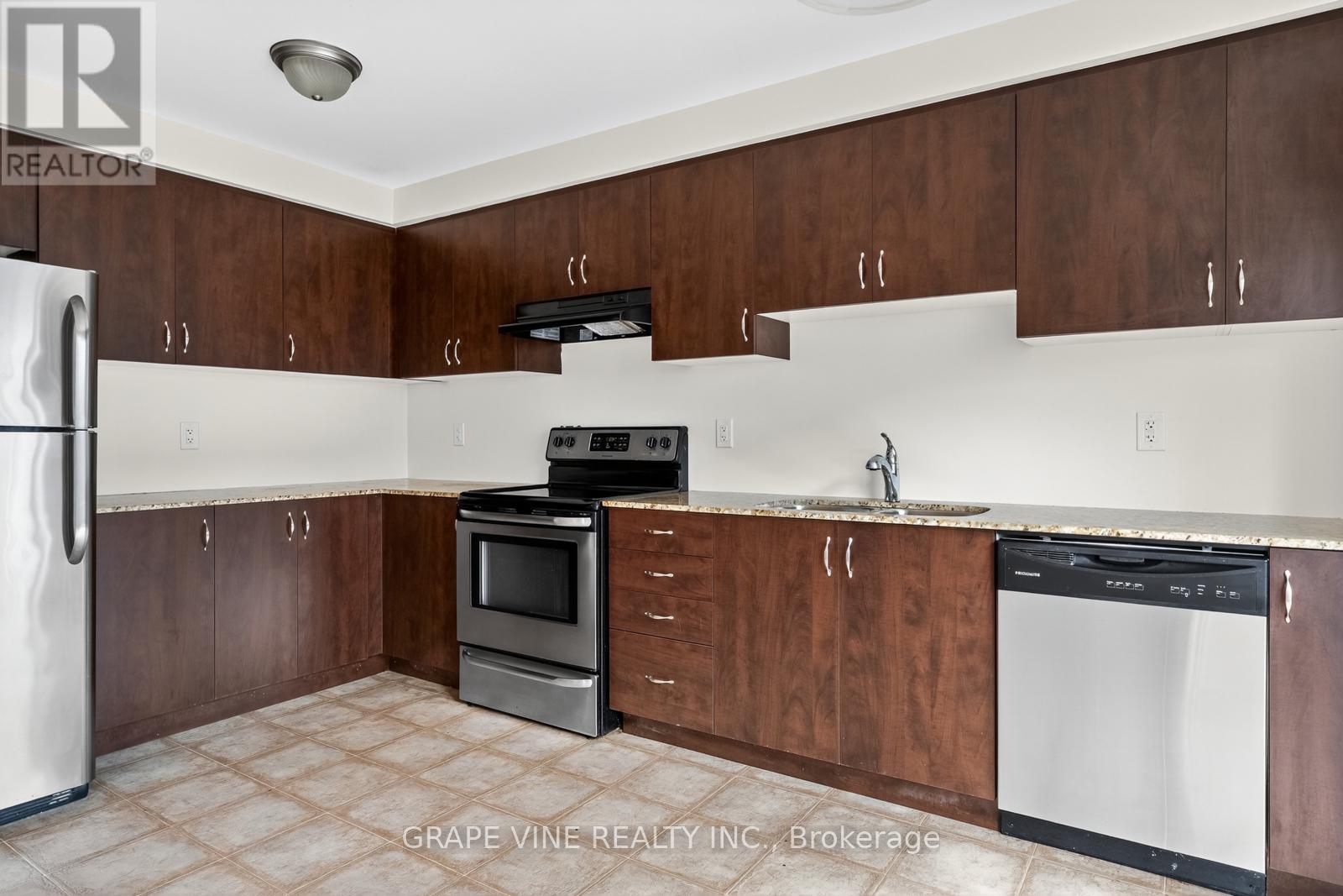 317 Song Sparrow Street, Ottawa, Ontario  K2J 0T5 - Photo 14 - X12395504