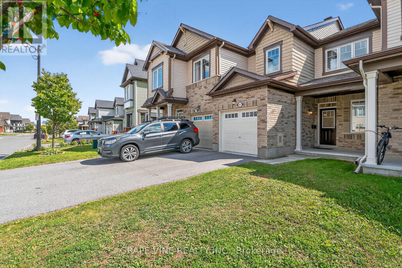 317 Song Sparrow Street, Ottawa, Ontario  K2J 0T5 - Photo 3 - X12395504