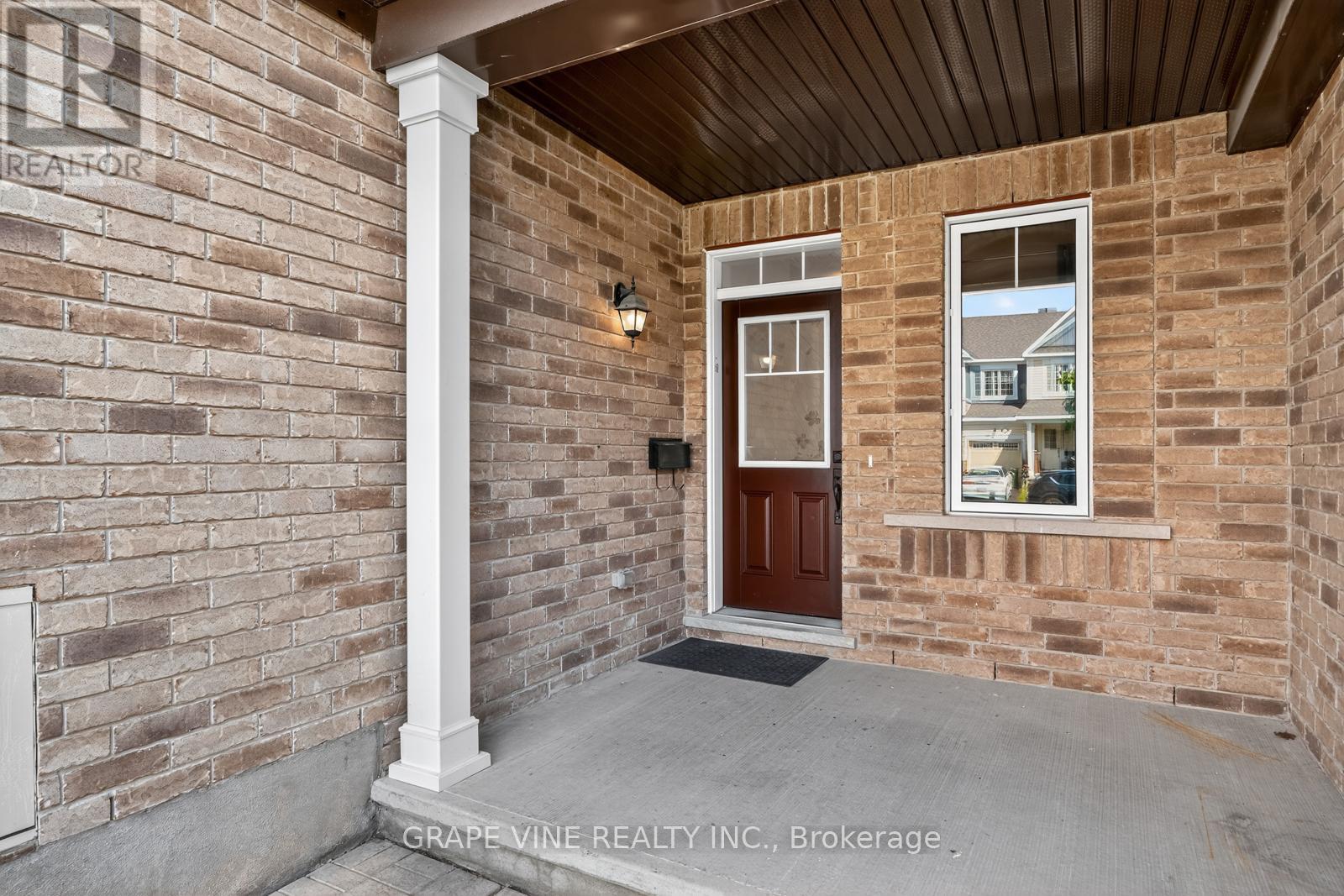 317 Song Sparrow Street, Ottawa, Ontario  K2J 0T5 - Photo 4 - X12395504