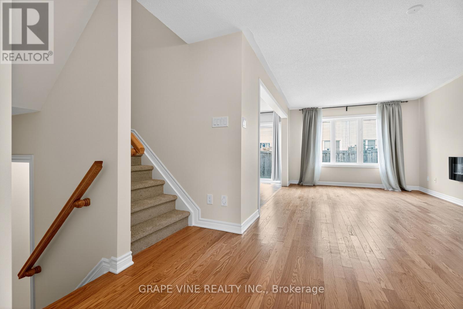 317 Song Sparrow Street, Ottawa, Ontario  K2J 0T5 - Photo 8 - X12395504