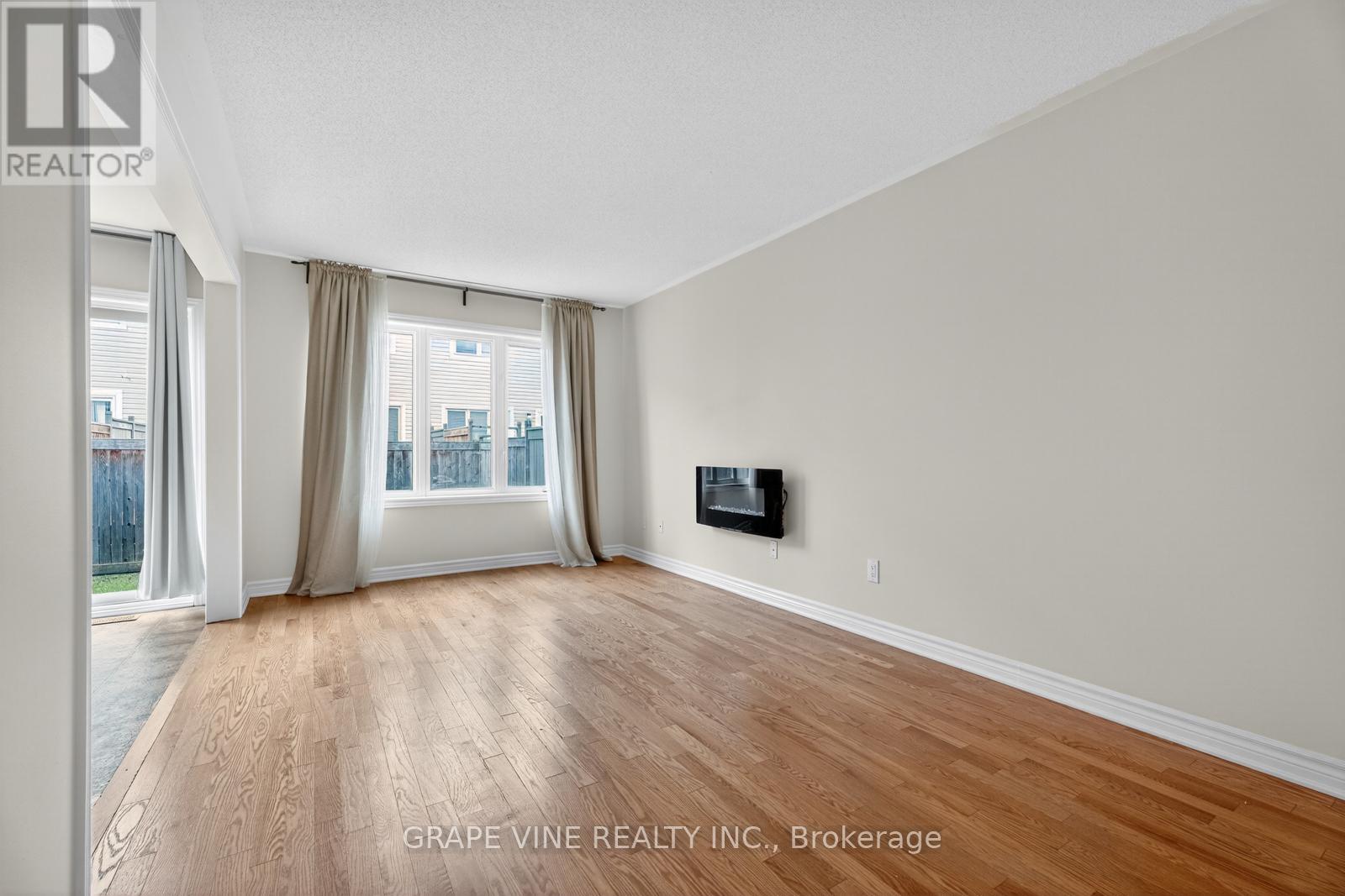 317 Song Sparrow Street, Ottawa, Ontario  K2J 0T5 - Photo 9 - X12395504