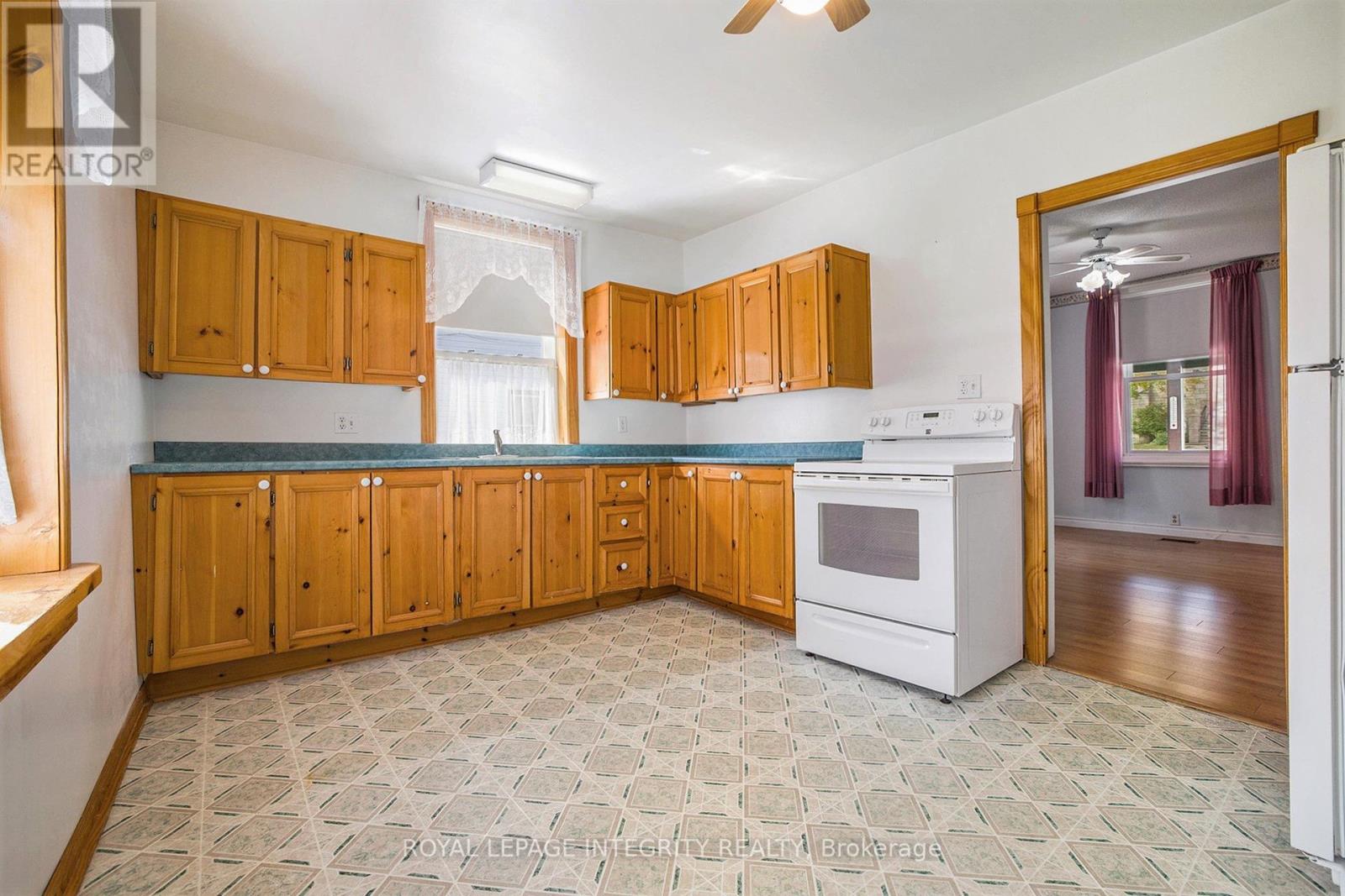 112,114 Clarence Street, Lanark Highlands, Ontario  K0G 1K0 - Photo 10 - X12395543