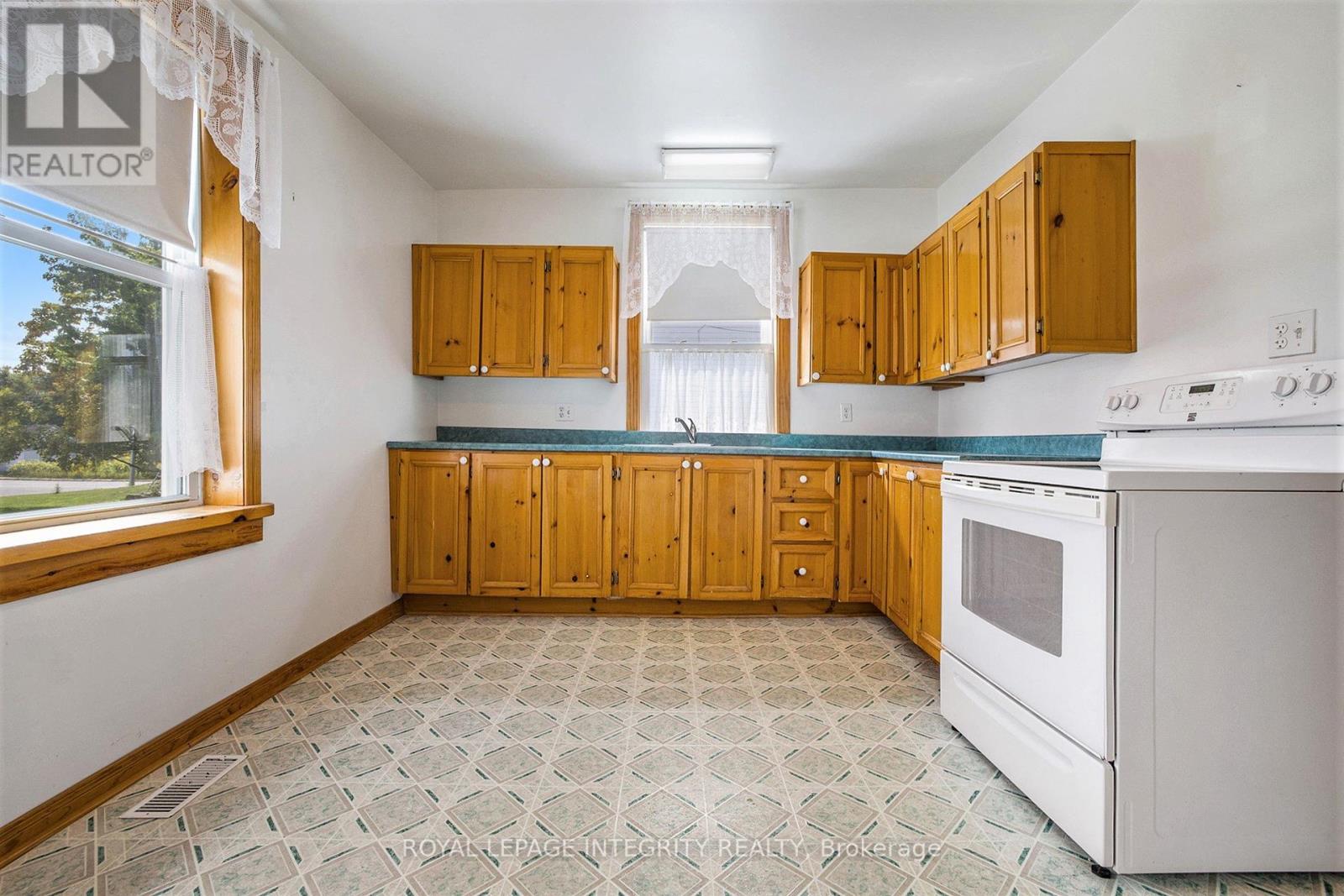 112,114 Clarence Street, Lanark Highlands, Ontario  K0G 1K0 - Photo 9 - X12395543
