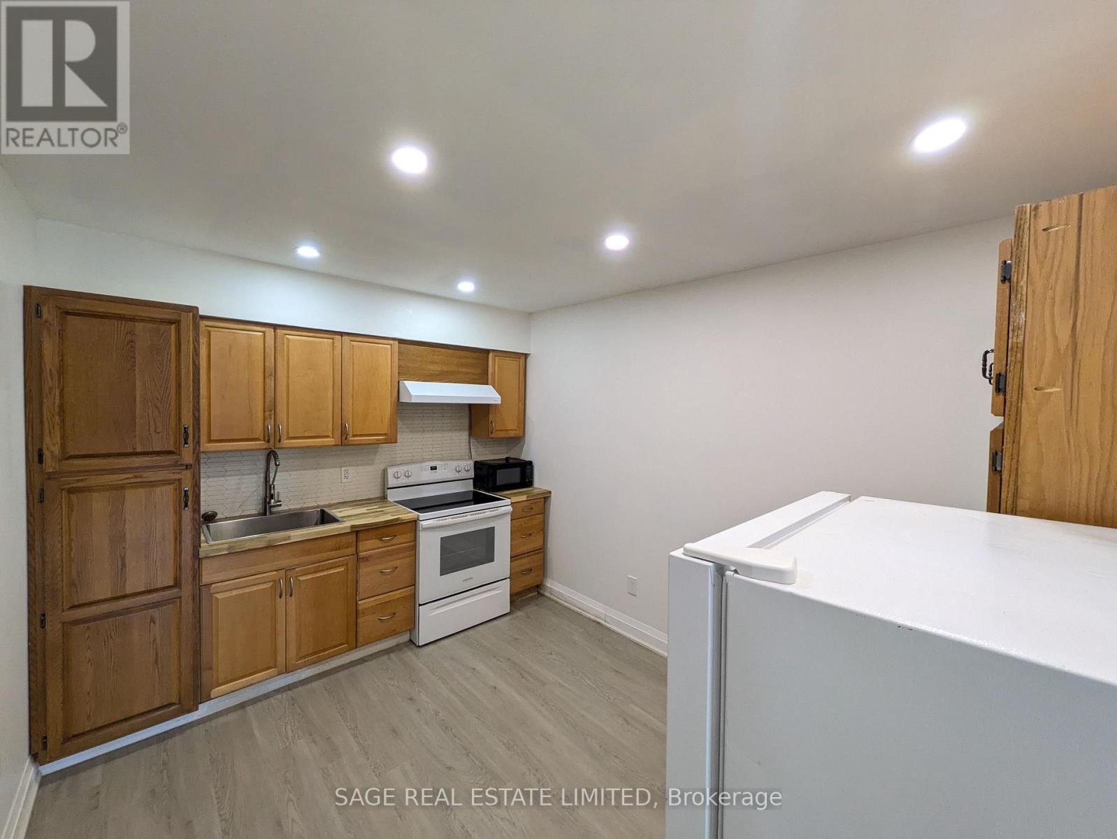 2 - 1865 Davenport Road, Toronto, Ontario  M6N 1B9 - Photo 3 - W12395399