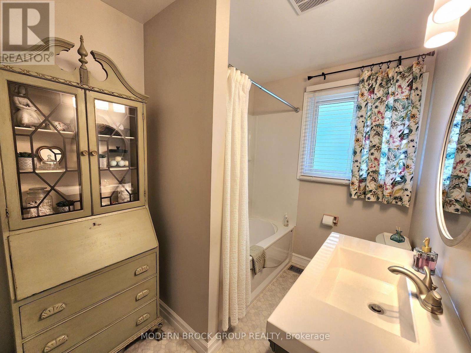 1251 Peden Boulevard, Brockville, Ontario  K6V 3K5 - Photo 23 - X12395403
