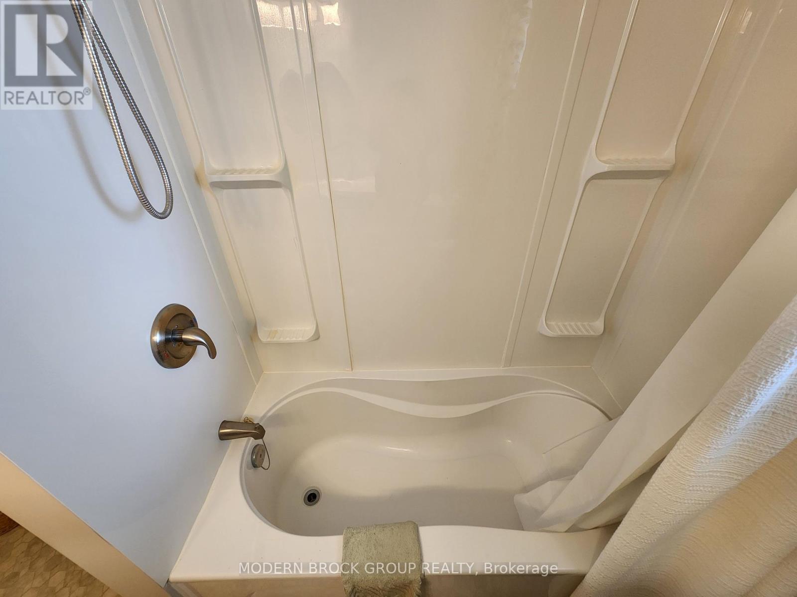 1251 Peden Boulevard, Brockville, Ontario  K6V 3K5 - Photo 24 - X12395403