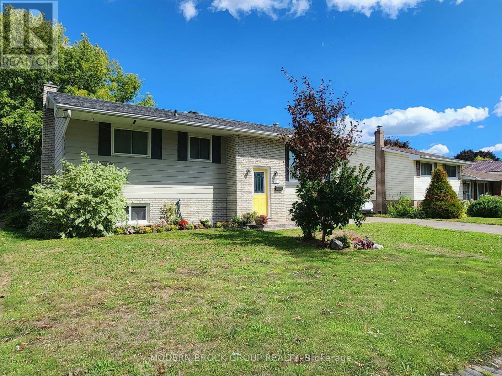 1251 Peden Boulevard, Brockville, Ontario  K6V 3K5 - Photo 3 - X12395403