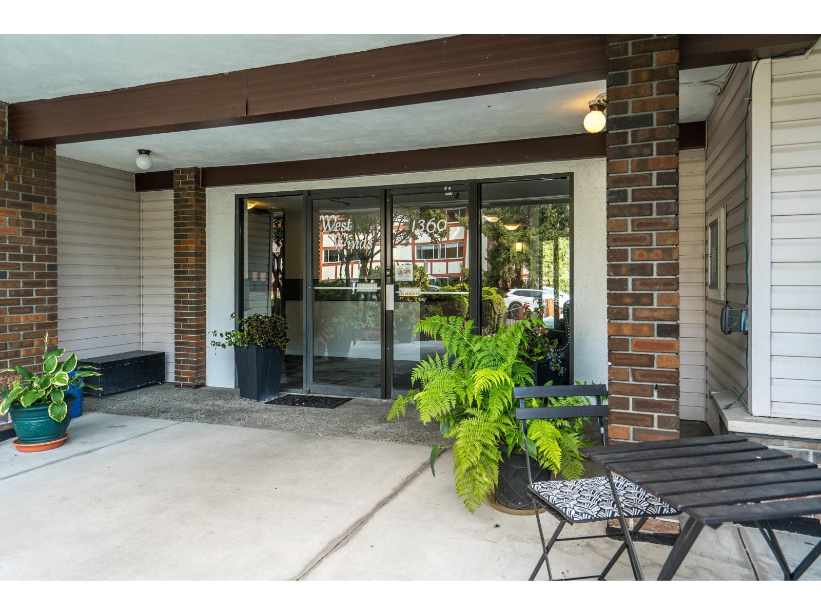 Property at 303 1360 MARTIN STREET image 2