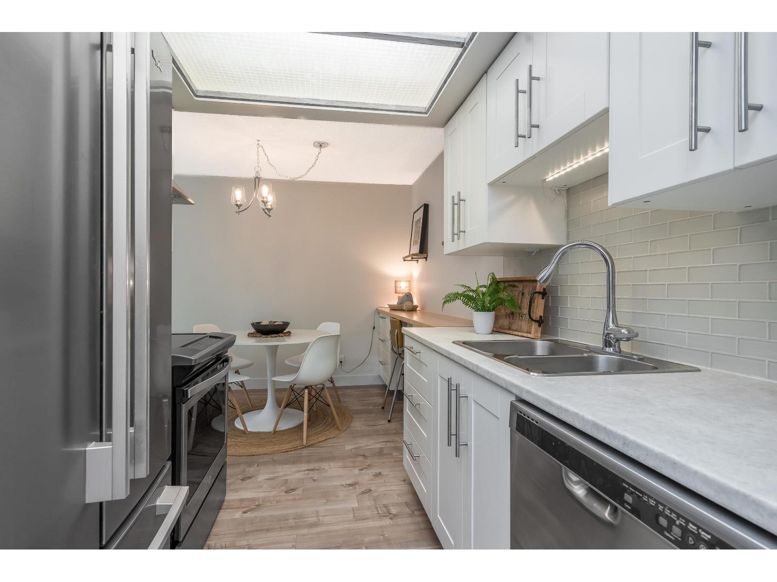 Property at 303 1360 MARTIN STREET image 3