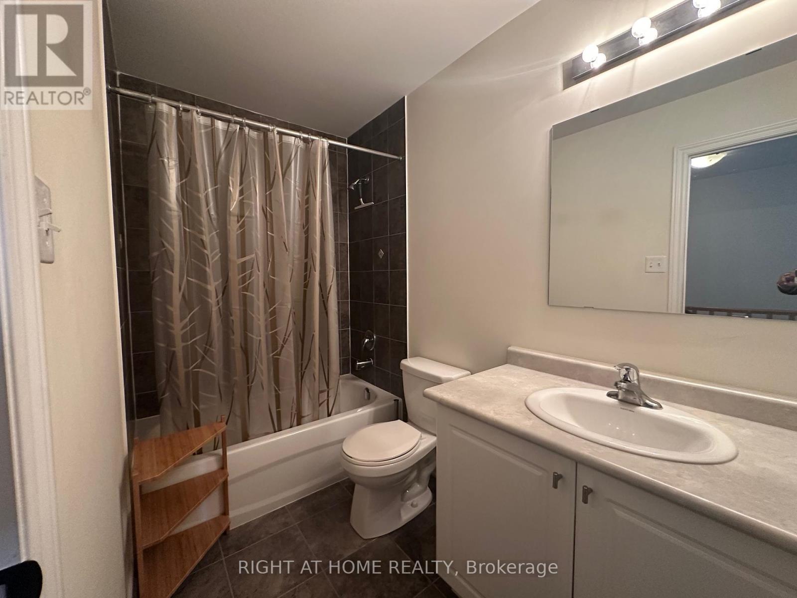 7 Hiscott Drive, Hamilton, Ontario  L8B 0A2 - Photo 11 - X12386842