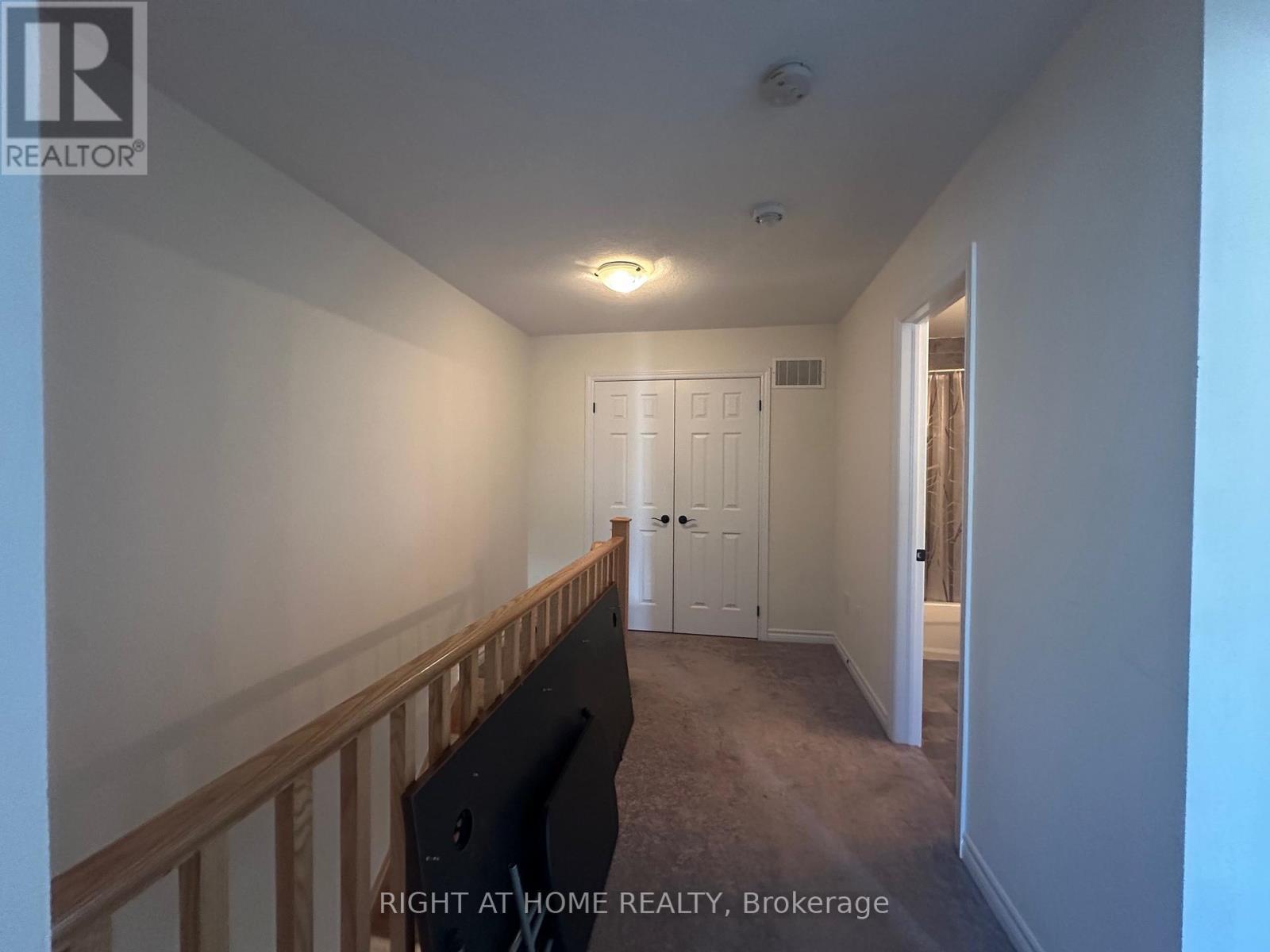 7 Hiscott Drive, Hamilton, Ontario  L8B 0A2 - Photo 8 - X12386842