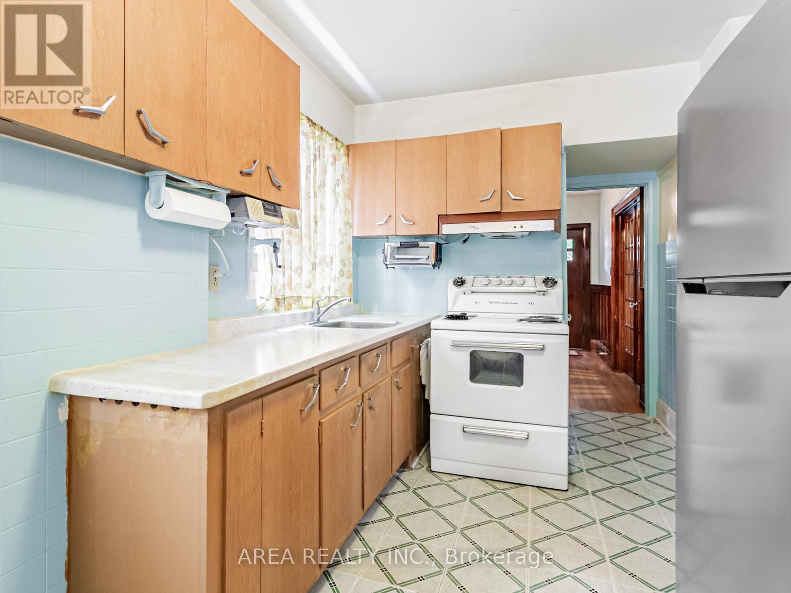 65 St Annes Road, Toronto, Ontario  M6J 2C4 - Photo 11 - C12395443