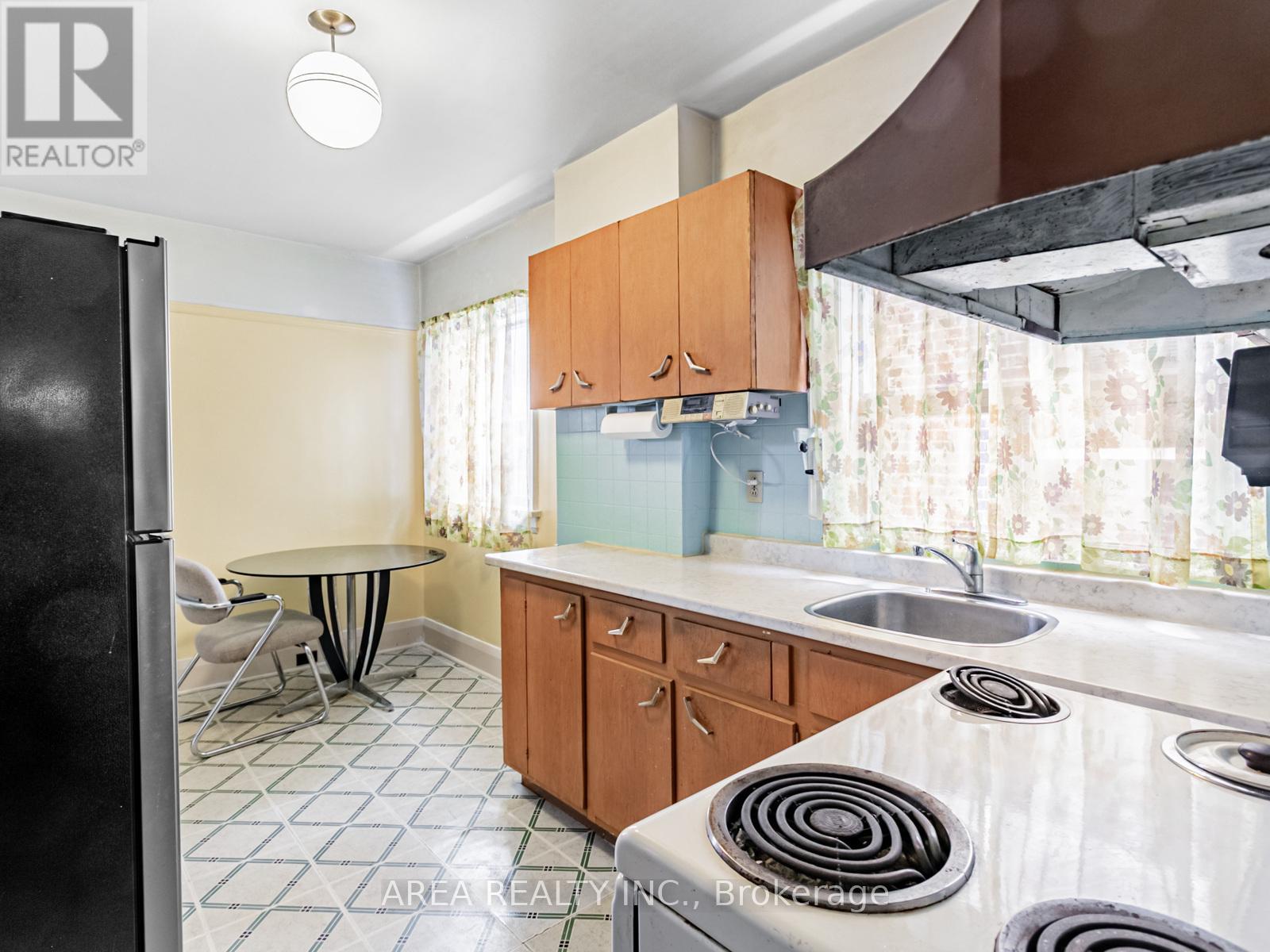 65 St Annes Road, Toronto, Ontario  M6J 2C4 - Photo 13 - C12395443