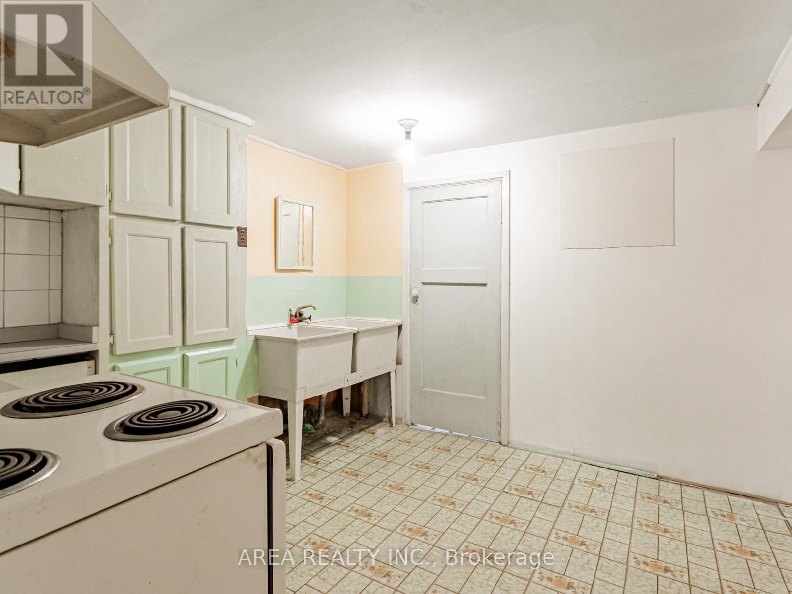 65 St Annes Road, Toronto, Ontario  M6J 2C4 - Photo 24 - C12395443