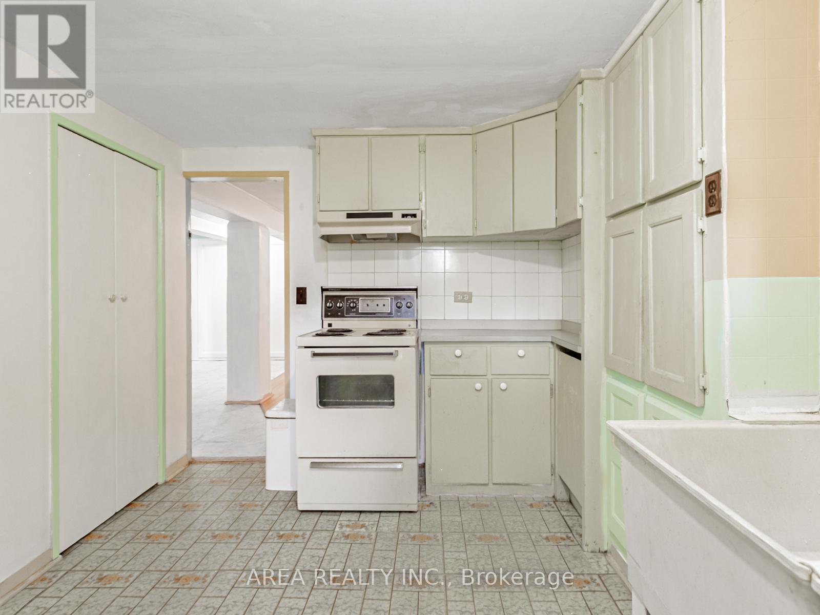 65 St Annes Road, Toronto, Ontario  M6J 2C4 - Photo 26 - C12395443