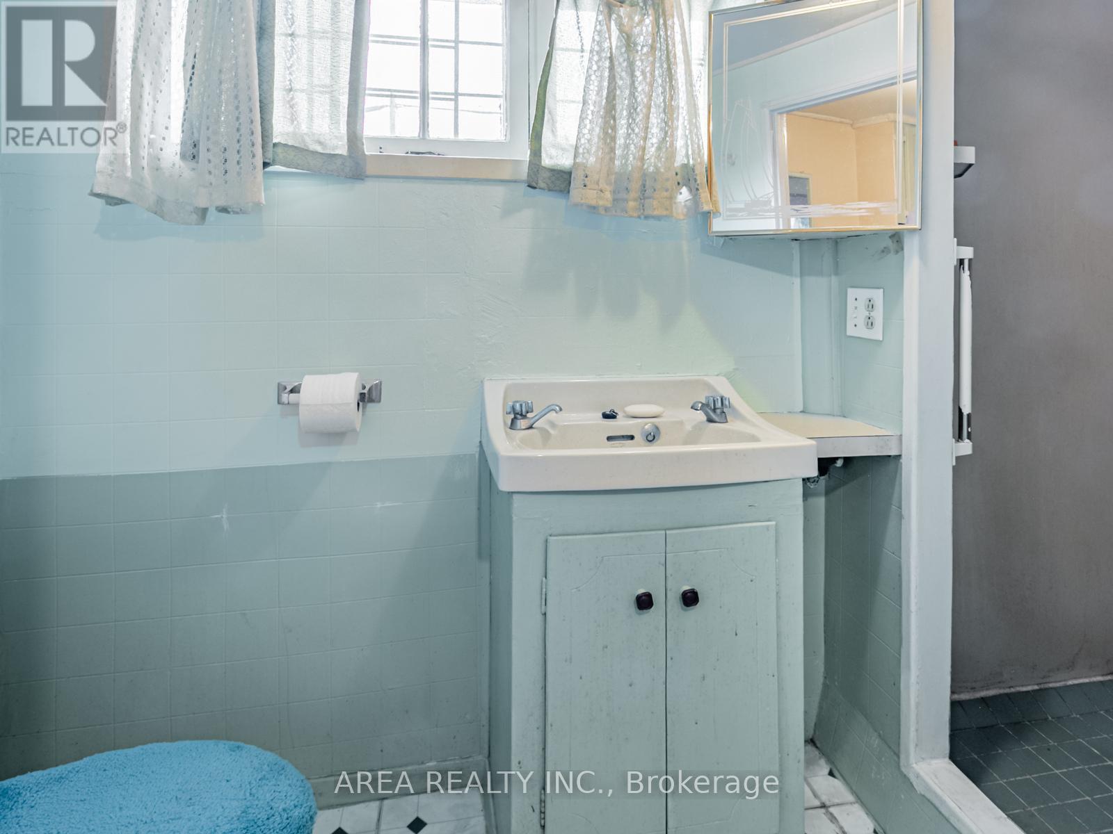 65 St Annes Road, Toronto, Ontario  M6J 2C4 - Photo 28 - C12395443