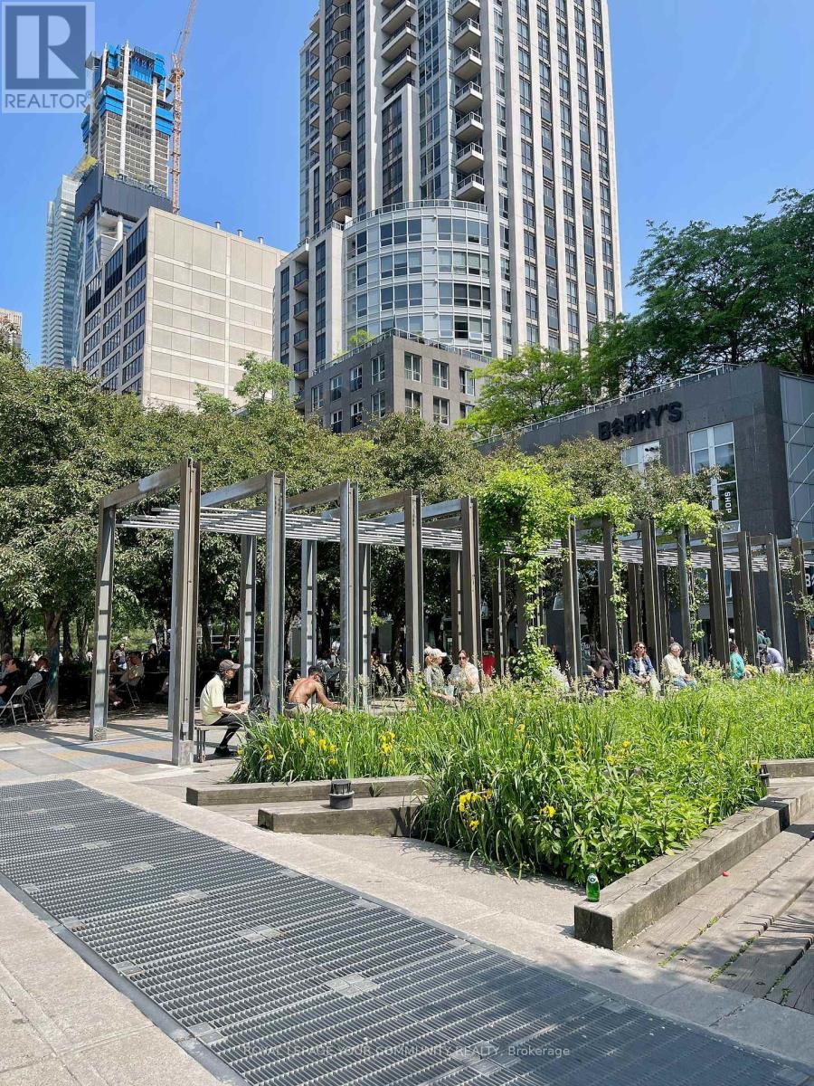 719 - 155 Yorkville Avenue, Toronto, Ontario  M5R 0B4 - Photo 11 - C12395557