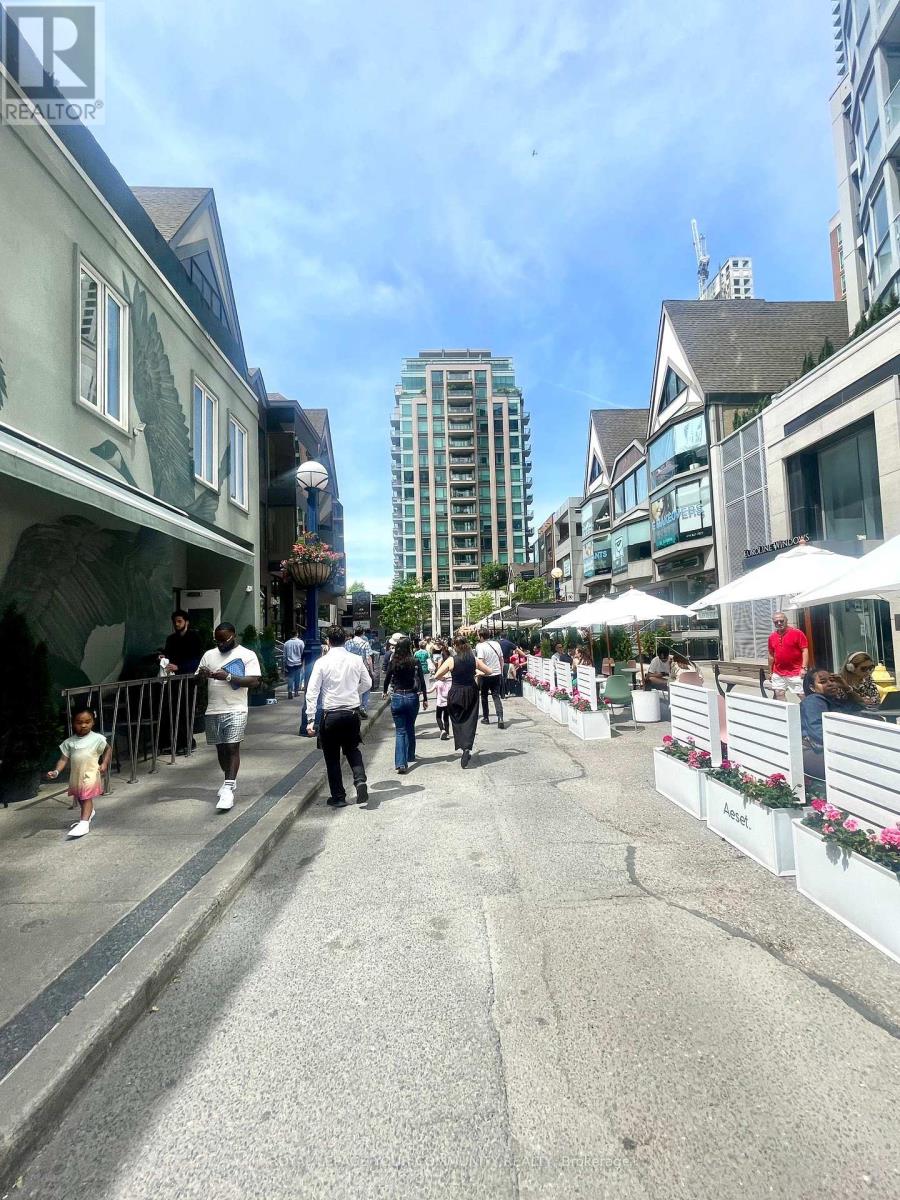 719 - 155 Yorkville Avenue, Toronto, Ontario  M5R 0B4 - Photo 17 - C12395557