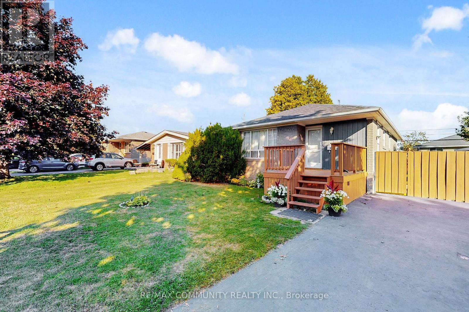 855 Zator Avenue, Pickering (Bay Ridges), Ontario  L1W 1Y2 - Photo 1 - E12395529