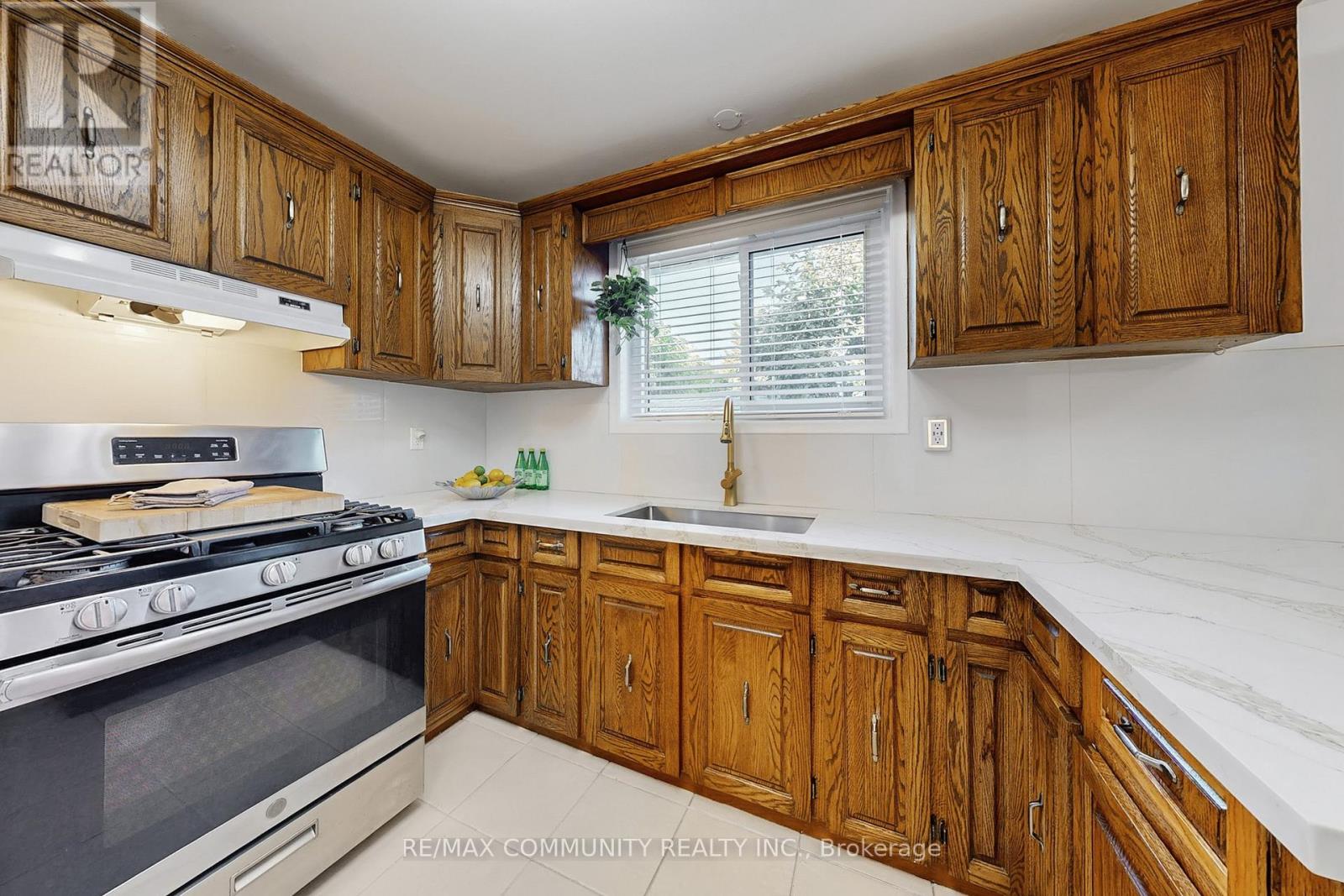855 Zator Avenue, Pickering (Bay Ridges), Ontario  L1W 1Y2 - Photo 13 - E12395529