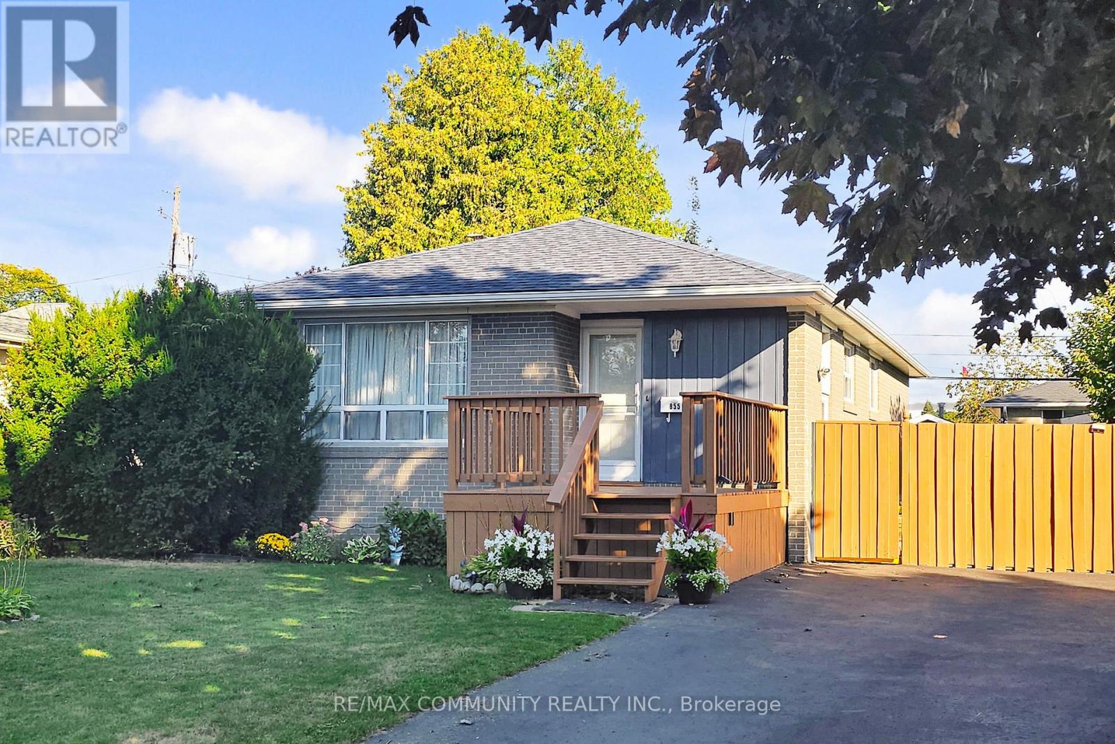 855 Zator Avenue, Pickering (Bay Ridges), Ontario  L1W 1Y2 - Photo 2 - E12395529