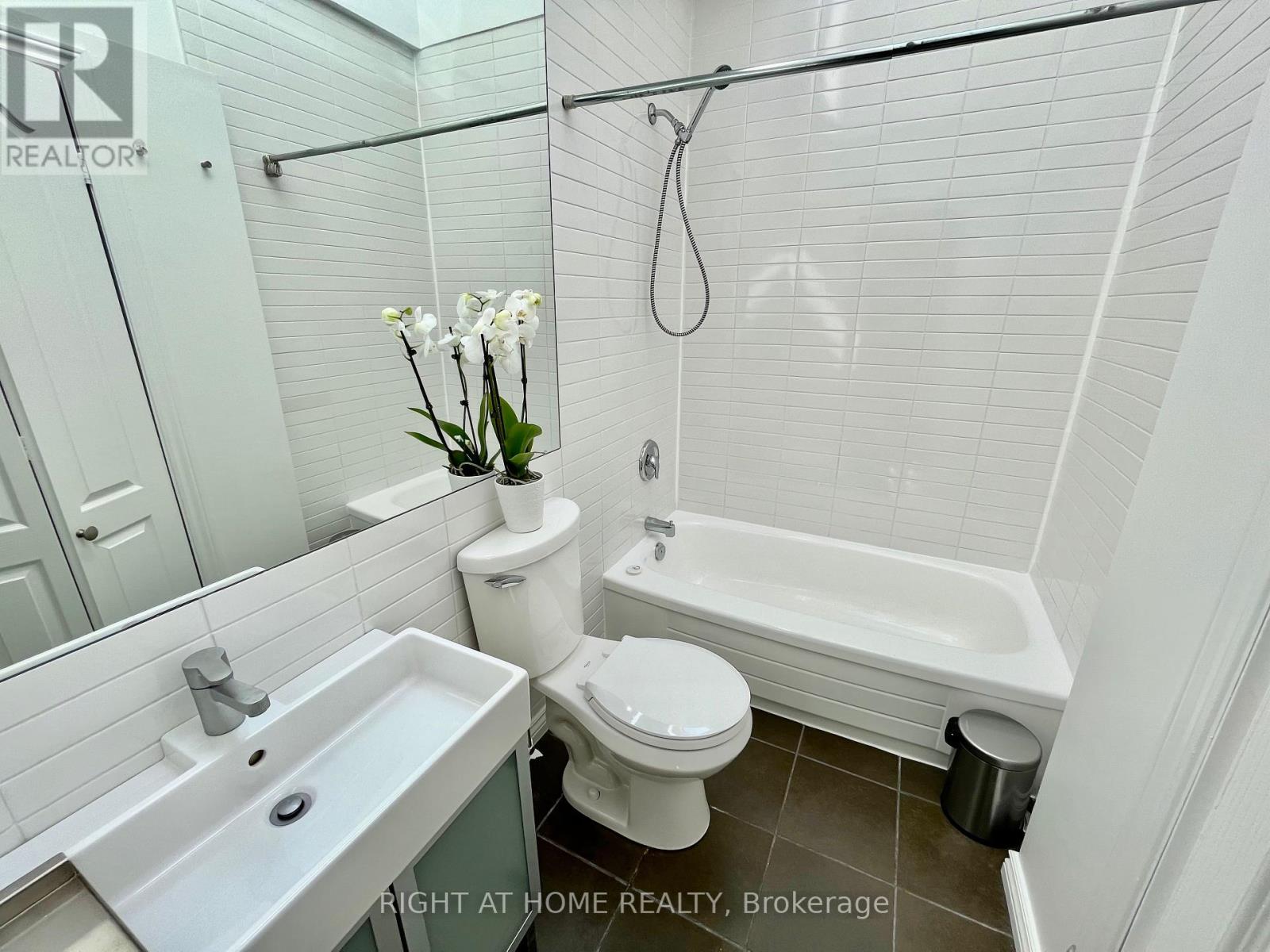75 Dingwall Avenue, Toronto, Ontario  M4J 1C4 - Photo 12 - E12395560
