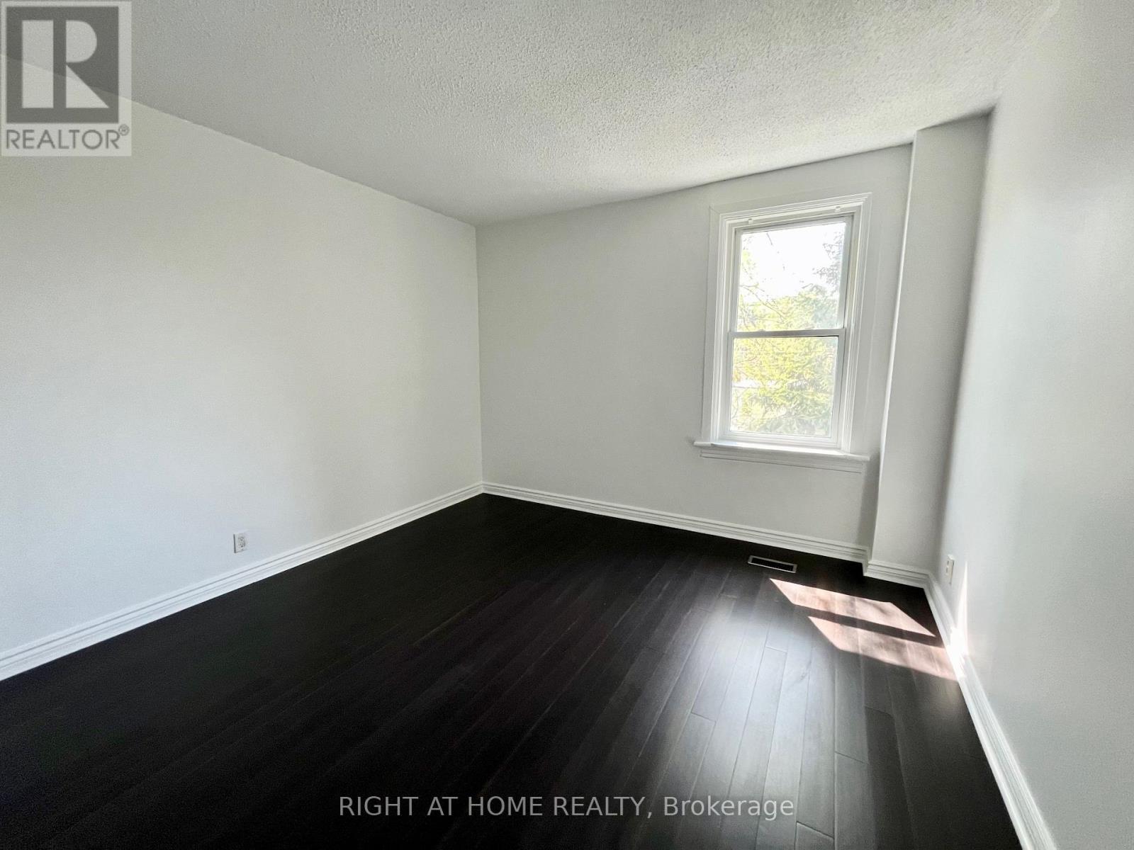 75 Dingwall Avenue, Toronto, Ontario  M4J 1C4 - Photo 13 - E12395560