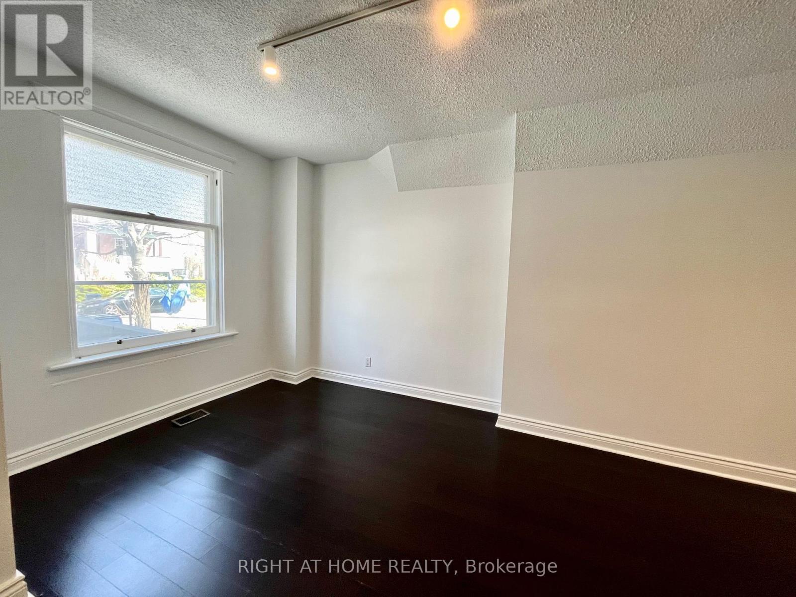 75 Dingwall Avenue, Toronto, Ontario  M4J 1C4 - Photo 3 - E12395560