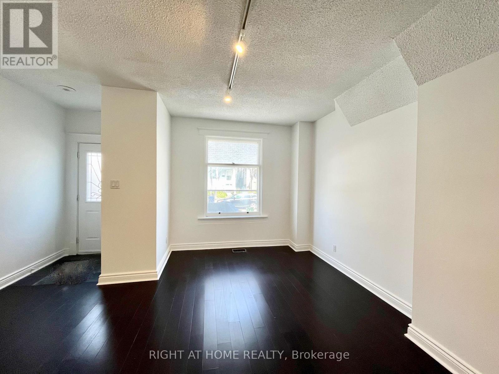 75 Dingwall Avenue, Toronto, Ontario  M4J 1C4 - Photo 4 - E12395560
