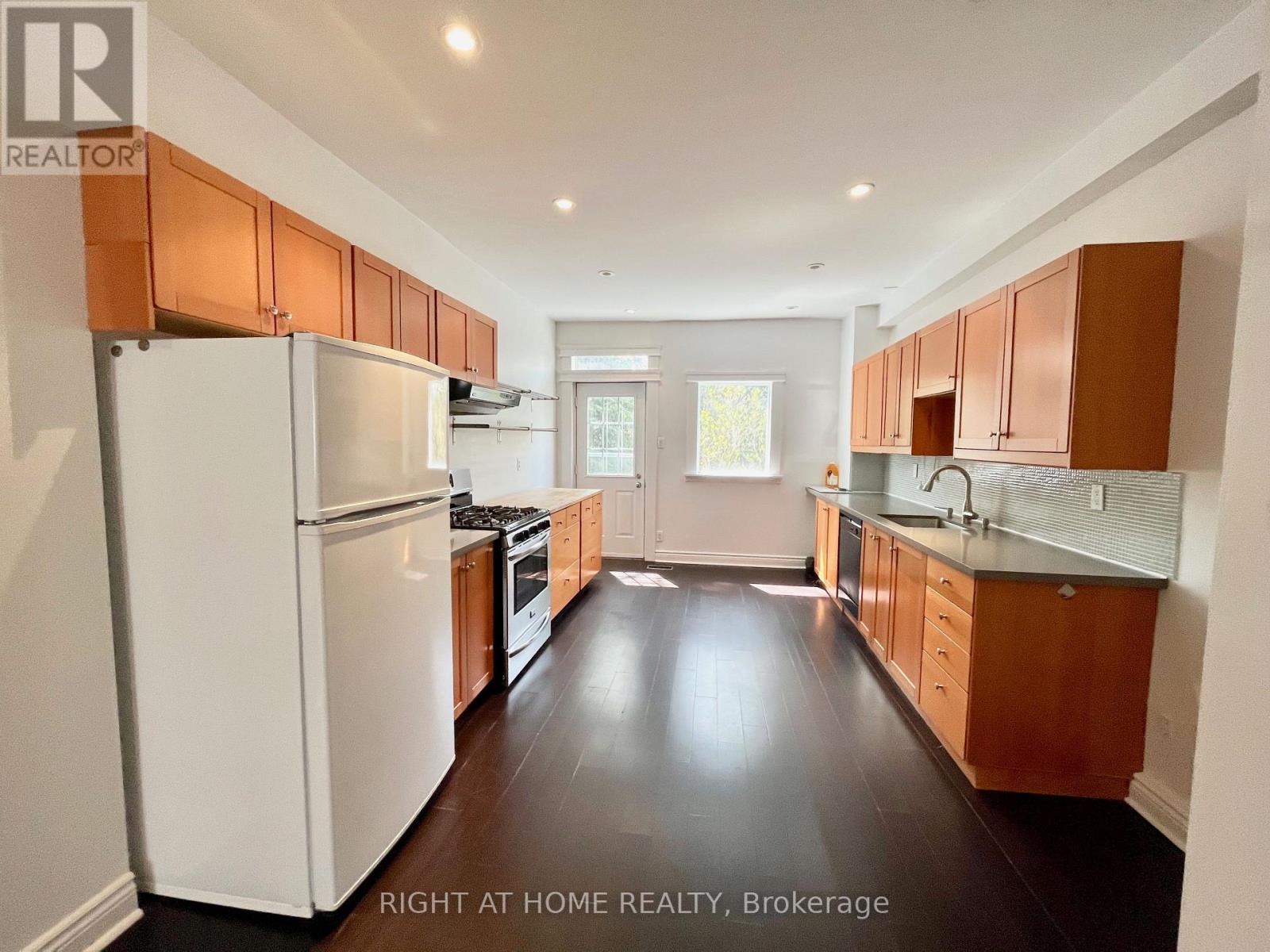 75 Dingwall Avenue, Toronto, Ontario  M4J 1C4 - Photo 5 - E12395560