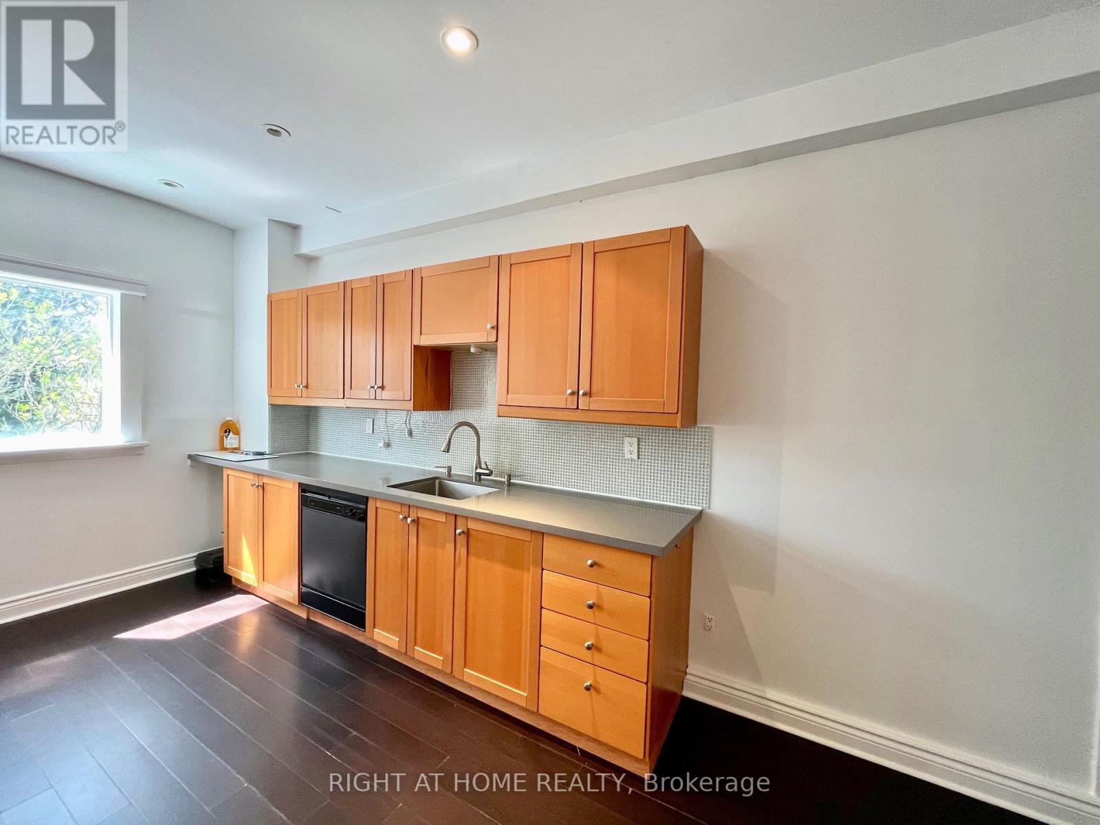 75 Dingwall Avenue, Toronto, Ontario  M4J 1C4 - Photo 6 - E12395560
