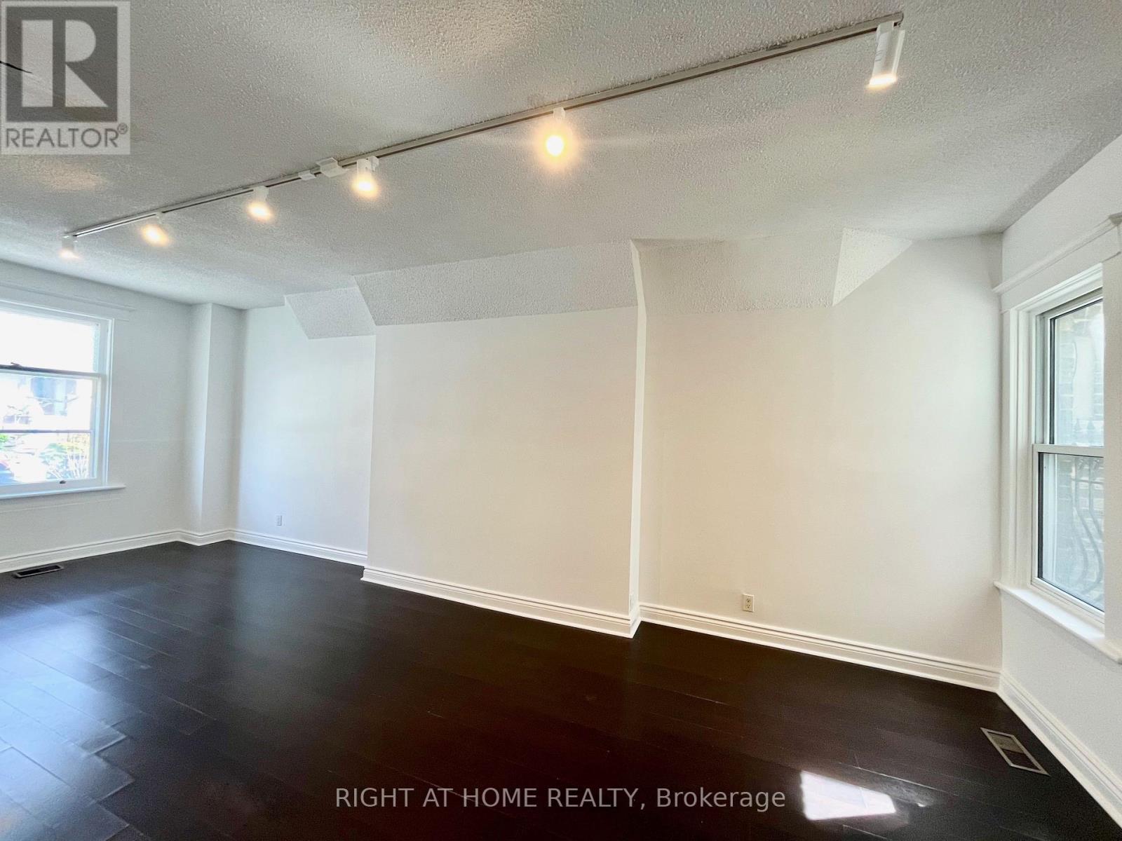 75 Dingwall Avenue, Toronto, Ontario  M4J 1C4 - Photo 8 - E12395560