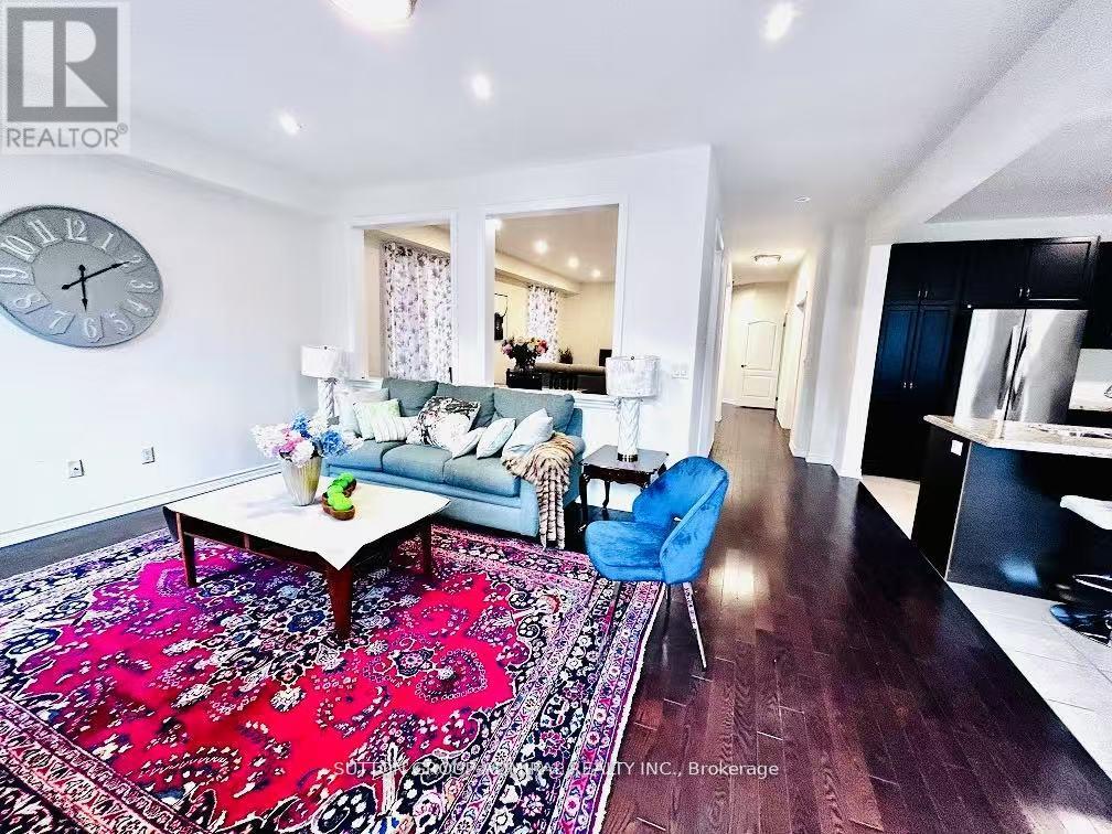 81 Livante Court, Markham, Ontario  L6C 1J5 - Photo 11 - N12395451