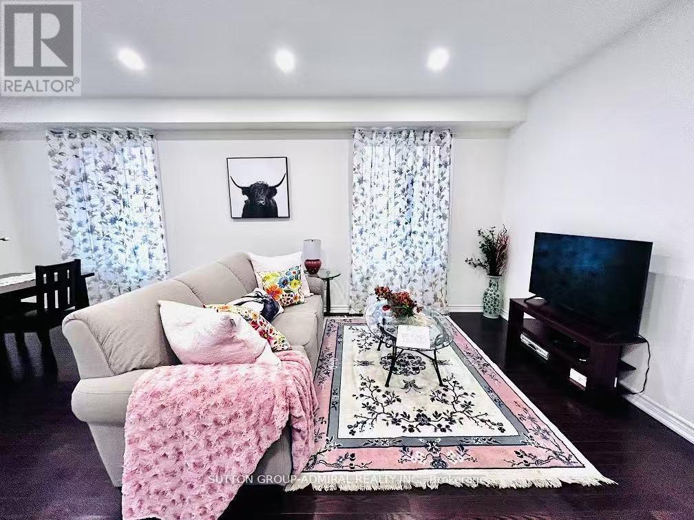 81 Livante Court, Markham, Ontario  L6C 1J5 - Photo 7 - N12395451