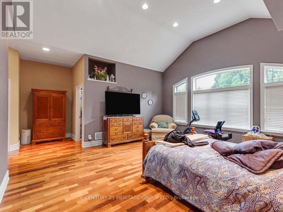 12 Prince Adam Court, King, Ontario  L7B 1M1 - Photo 21 - N12395469