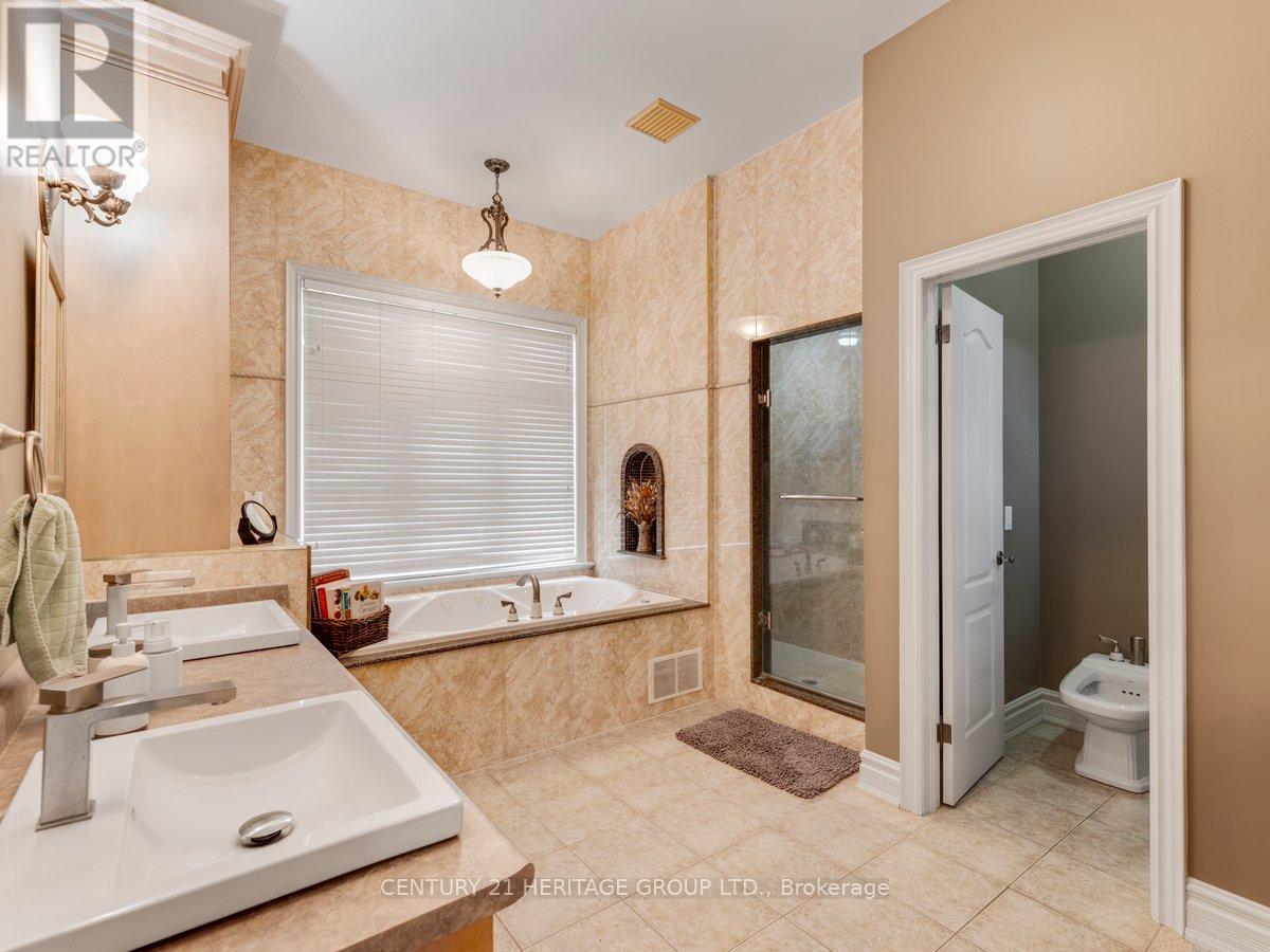 12 Prince Adam Court, King, Ontario  L7B 1M1 - Photo 22 - N12395469