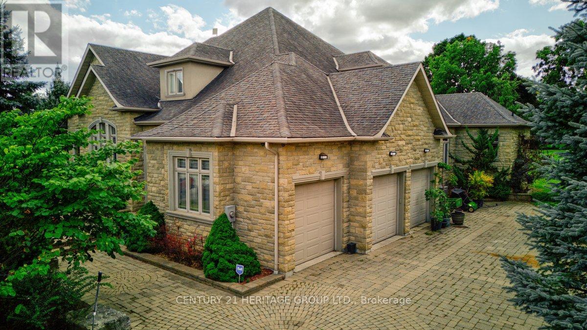 12 Prince Adam Court, King, Ontario  L7B 1M1 - Photo 6 - N12395469
