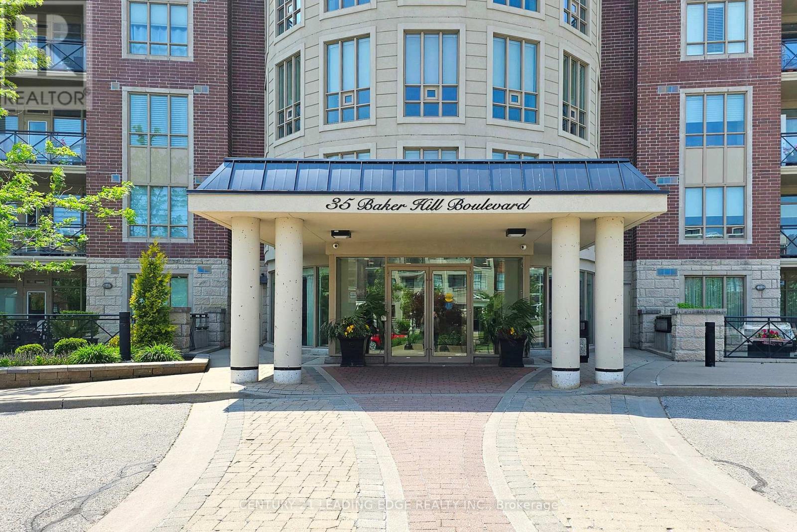 305 - 35 Baker Hill Boulevard, Whitchurch-Stouffville, Ontario  L4A 1P8 - Photo 2 - N12395494
