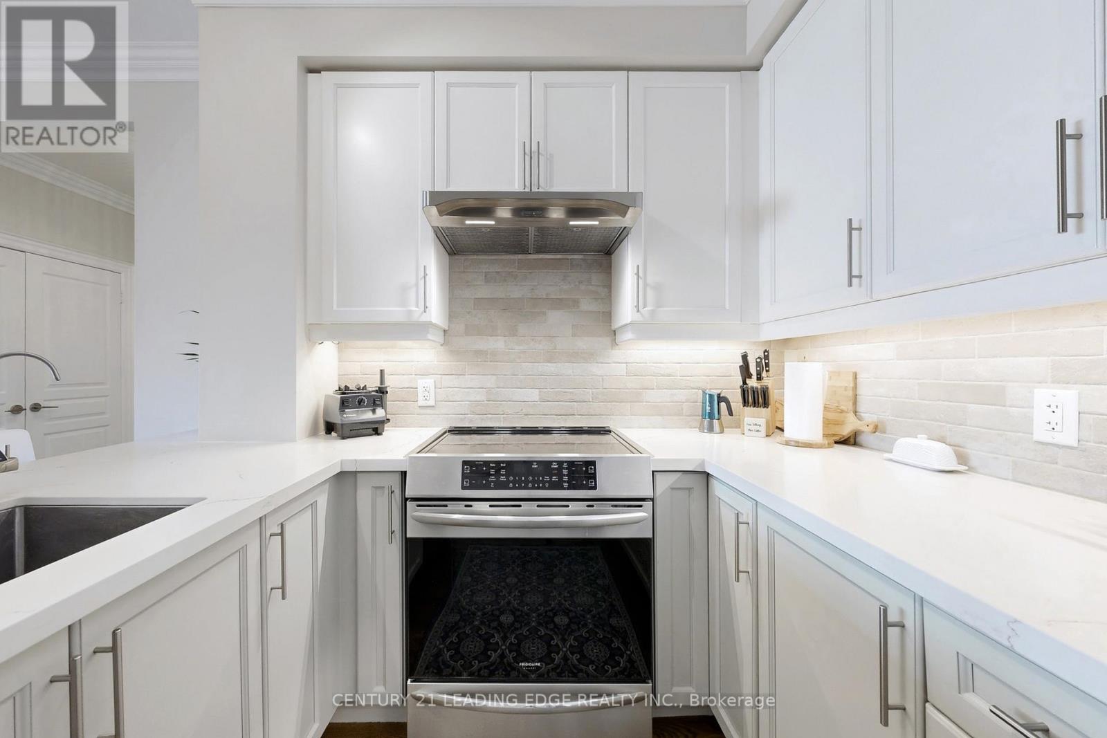 305 - 35 Baker Hill Boulevard, Whitchurch-Stouffville, Ontario  L4A 1P8 - Photo 23 - N12395494