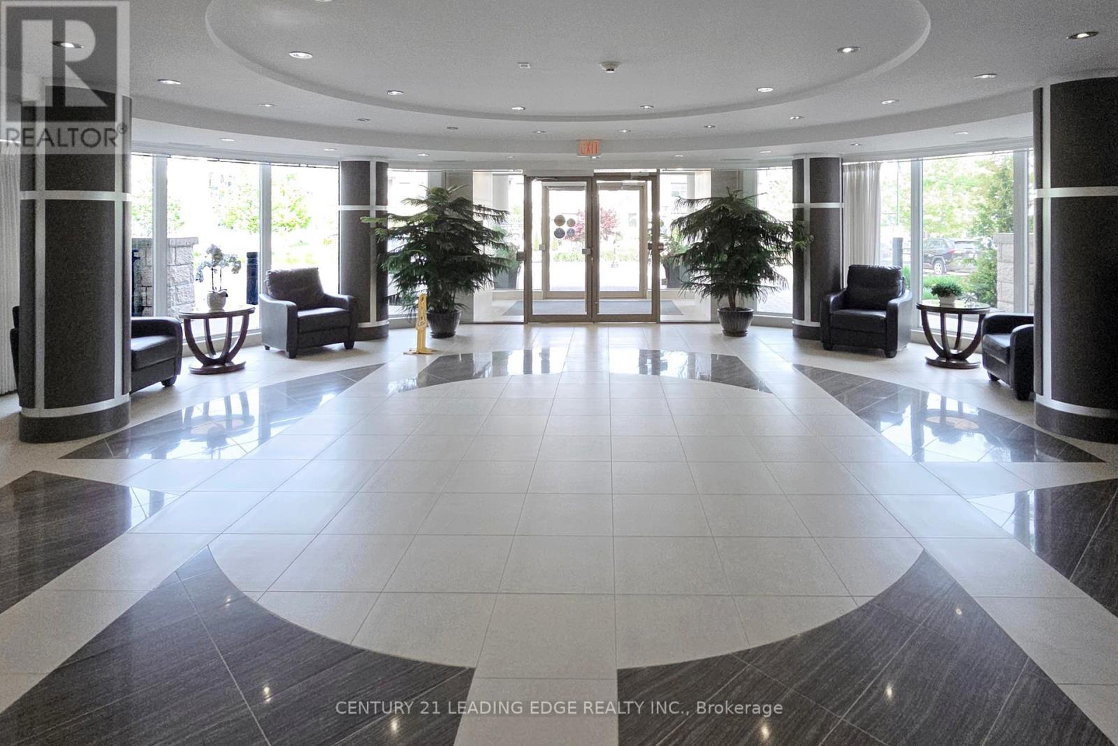 305 - 35 Baker Hill Boulevard, Whitchurch-Stouffville, Ontario  L4A 1P8 - Photo 3 - N12395494