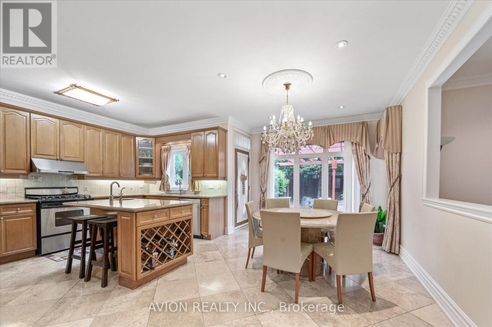 55 Frybrook Crescent, Richmond Hill, Ontario  L5B 4B9 - Photo 11 - N12395564