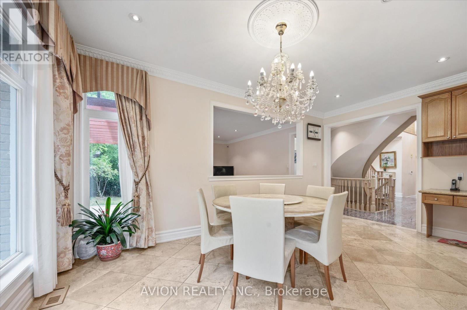 55 Frybrook Crescent, Richmond Hill, Ontario  L5B 4B9 - Photo 12 - N12395564